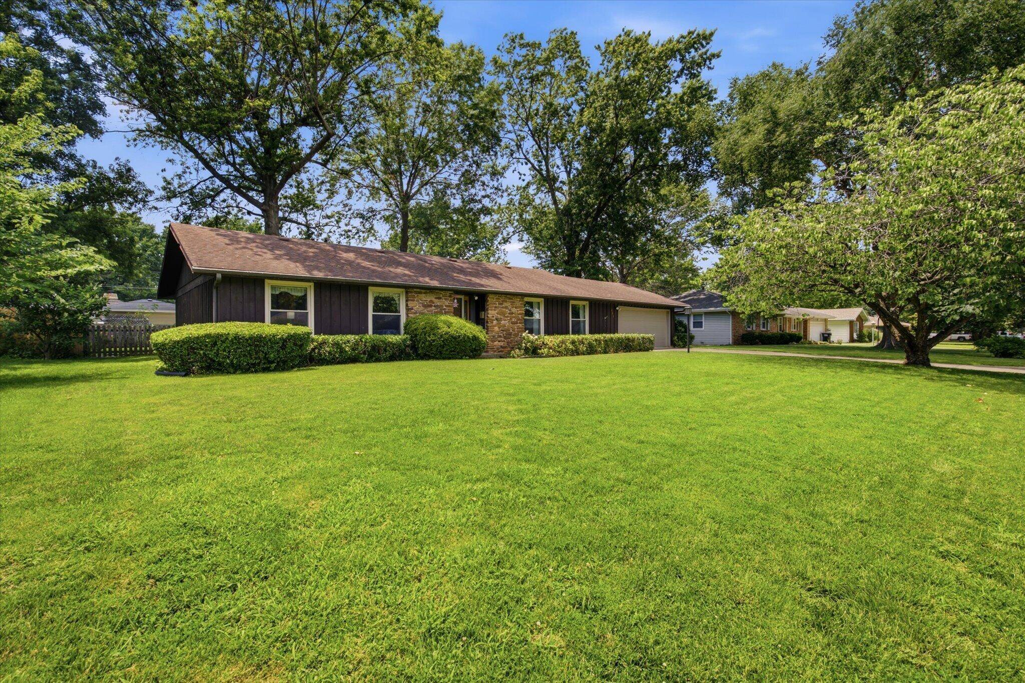 660 W Primrose ST, Springfield, MO 65807