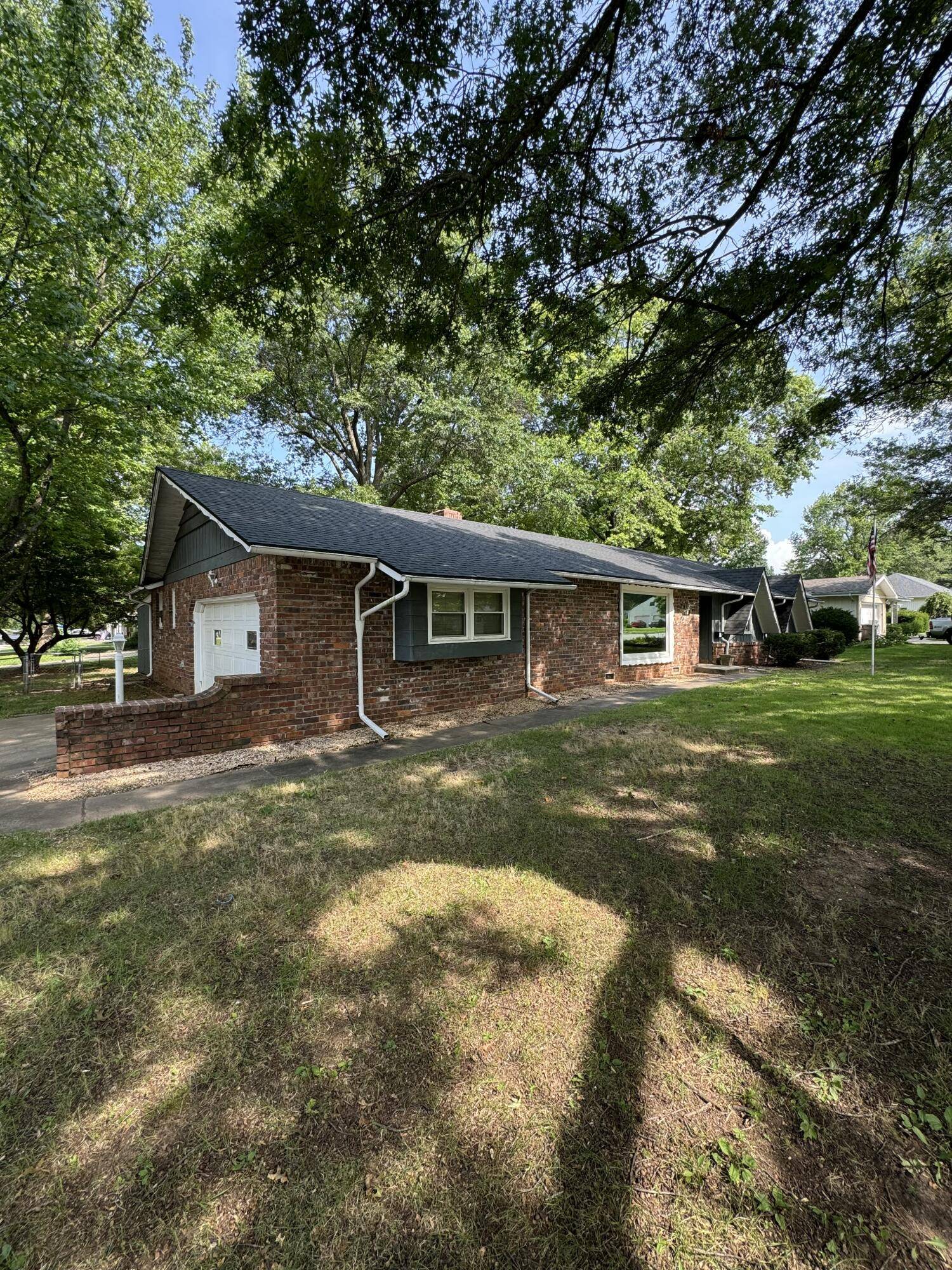 3510 S Broadway AVE, Springfield, MO 65807