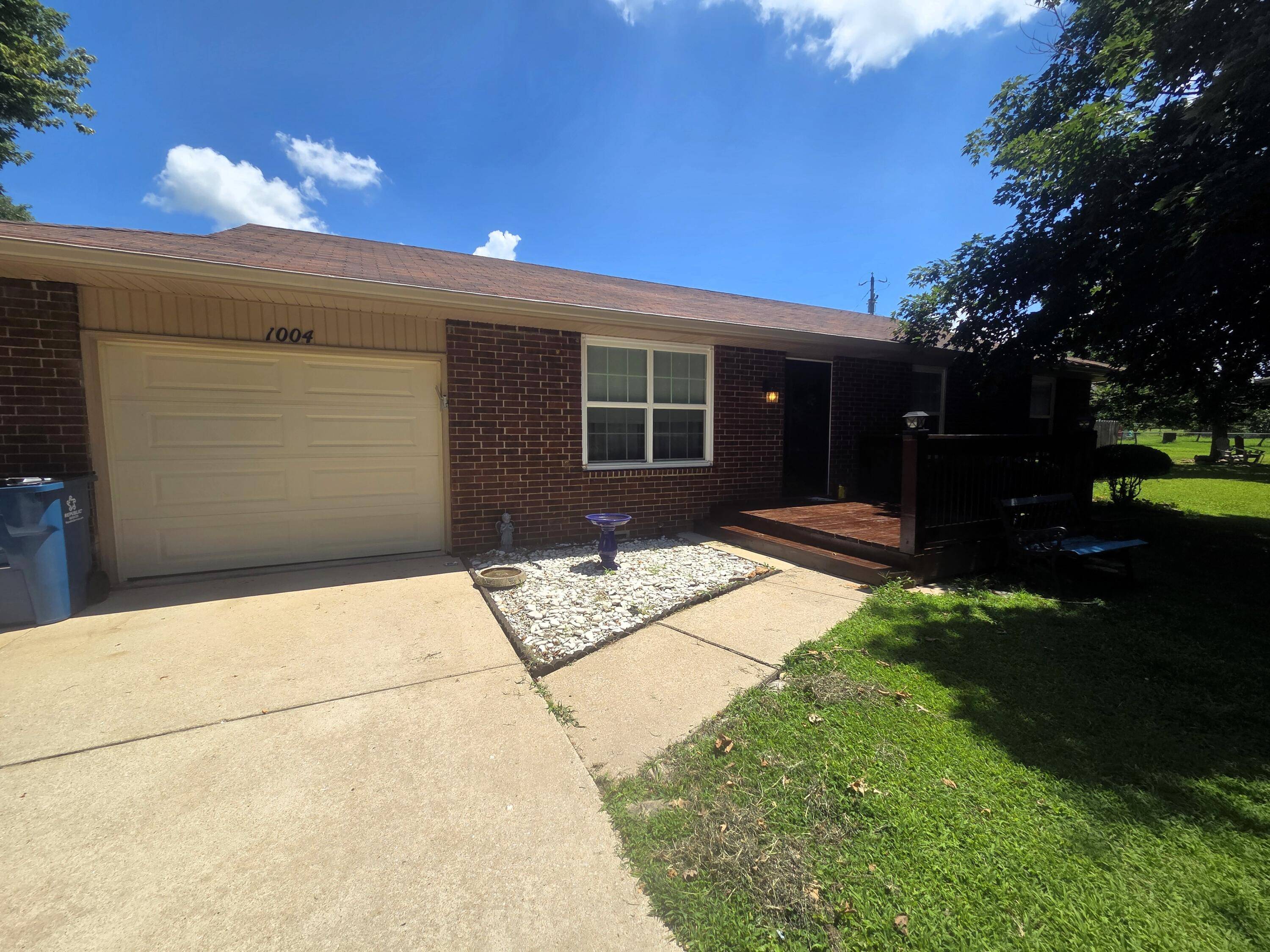 1004 N 11th AVE, Ozark, MO 65721