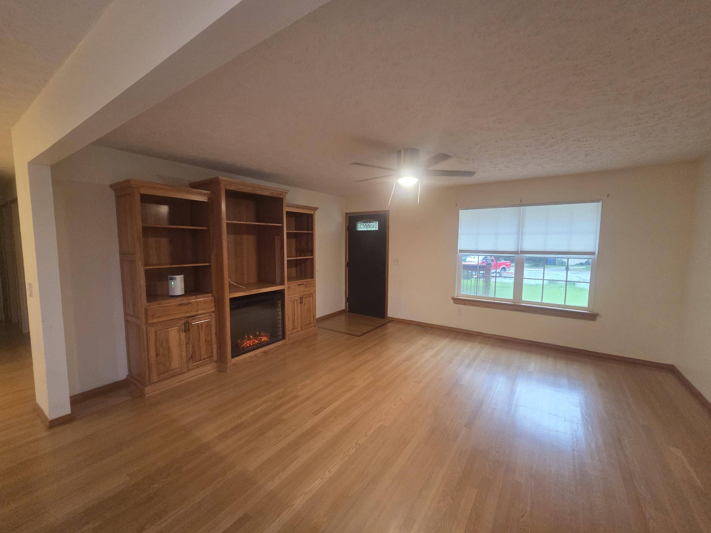 1004 N 11th AVE, Ozark, MO 65721