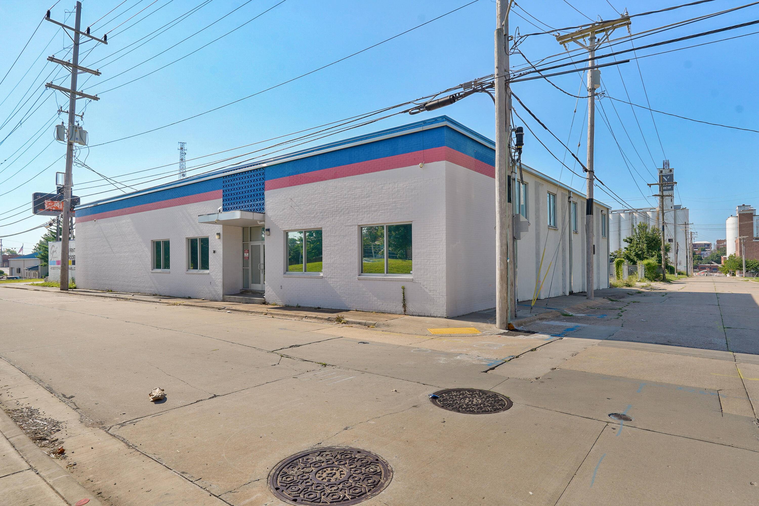 300 E Chestnut ST, Springfield, MO 65806