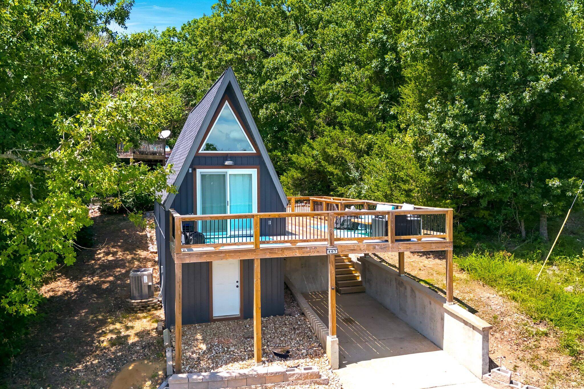 407 Iroquois LN, Lampe, MO 65681