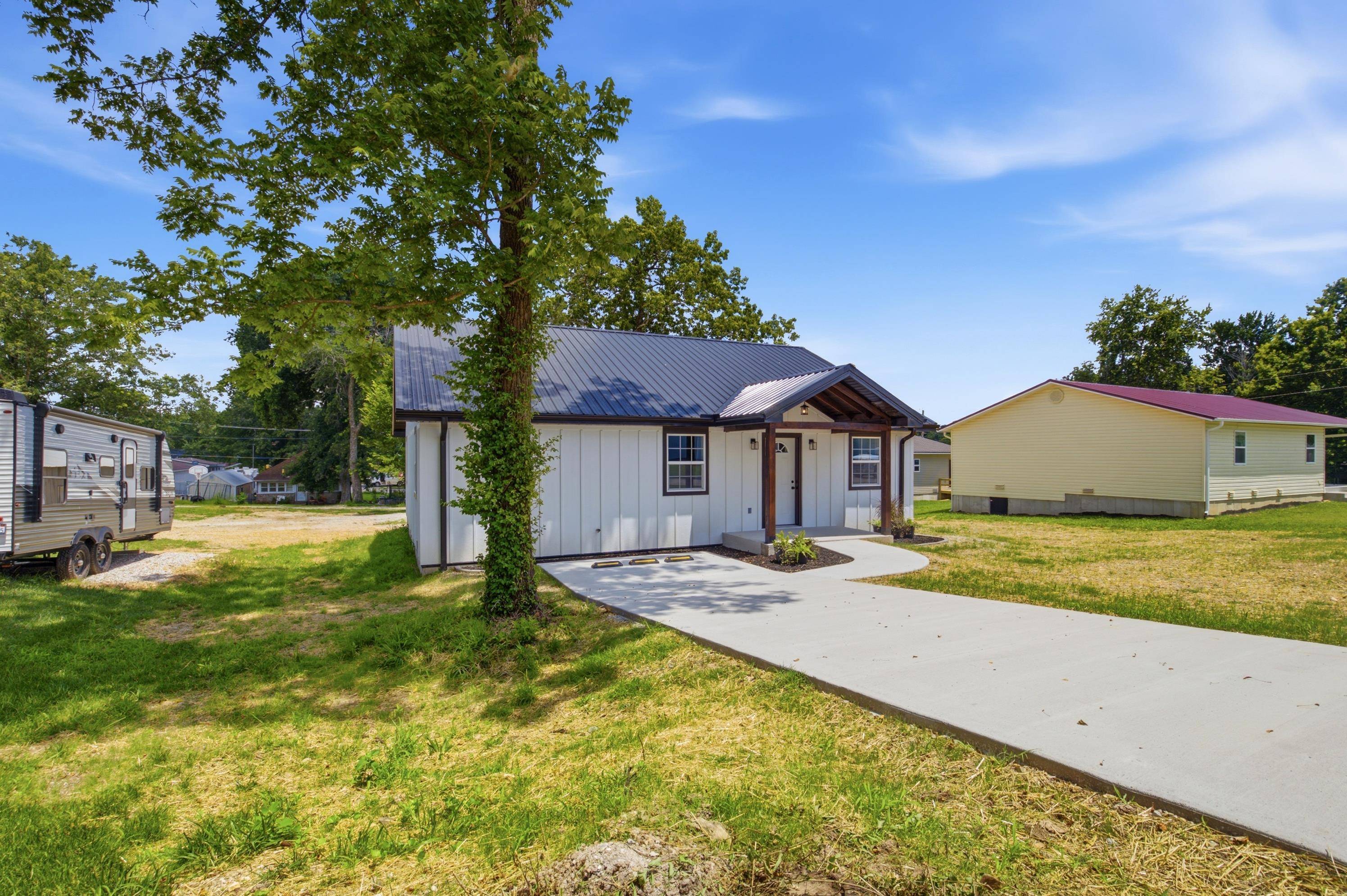 110 W Clinton ST, Mansfield, MO 65704