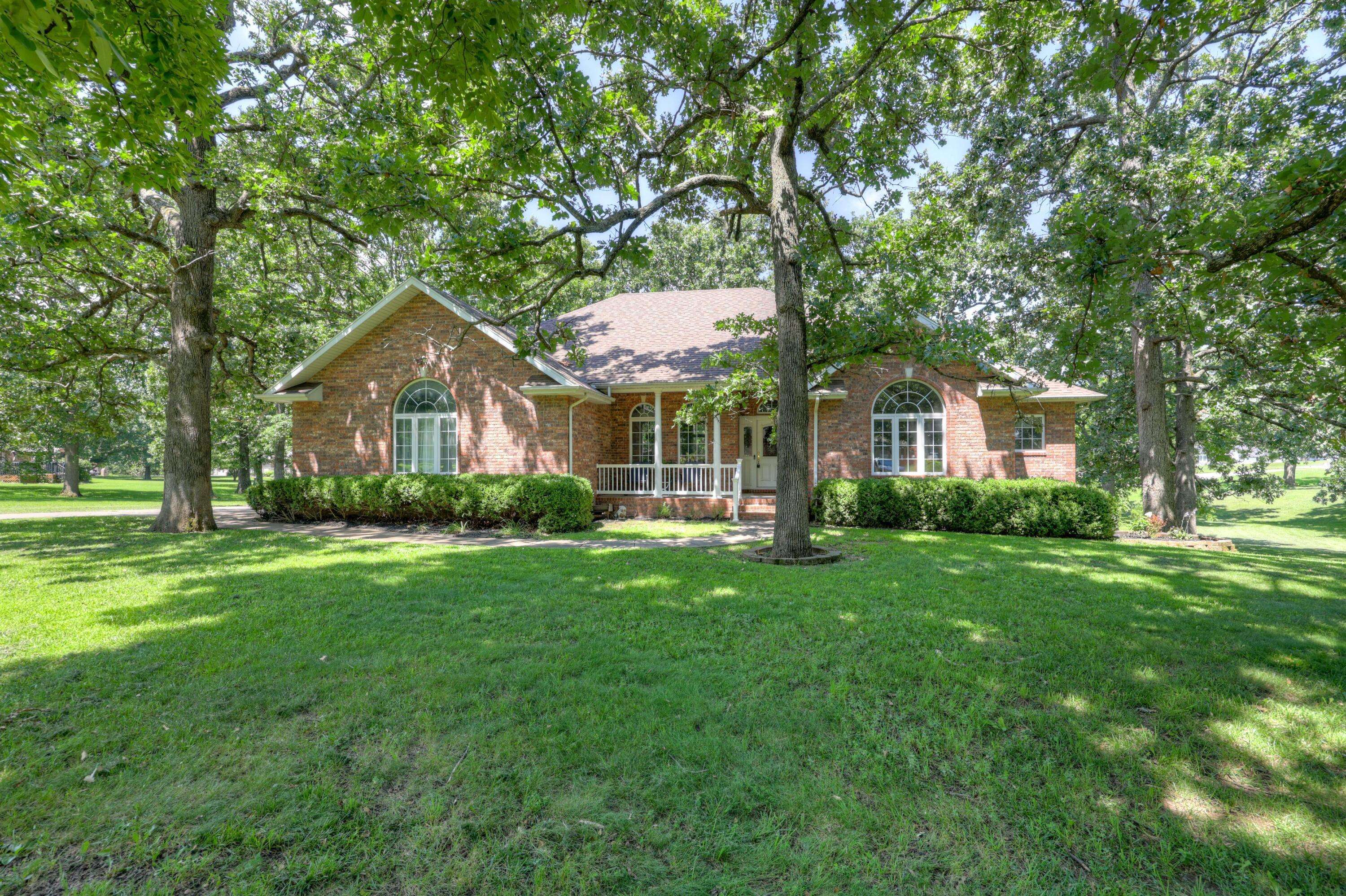 620 Parkwood DR, Mt Vernon, MO 65712