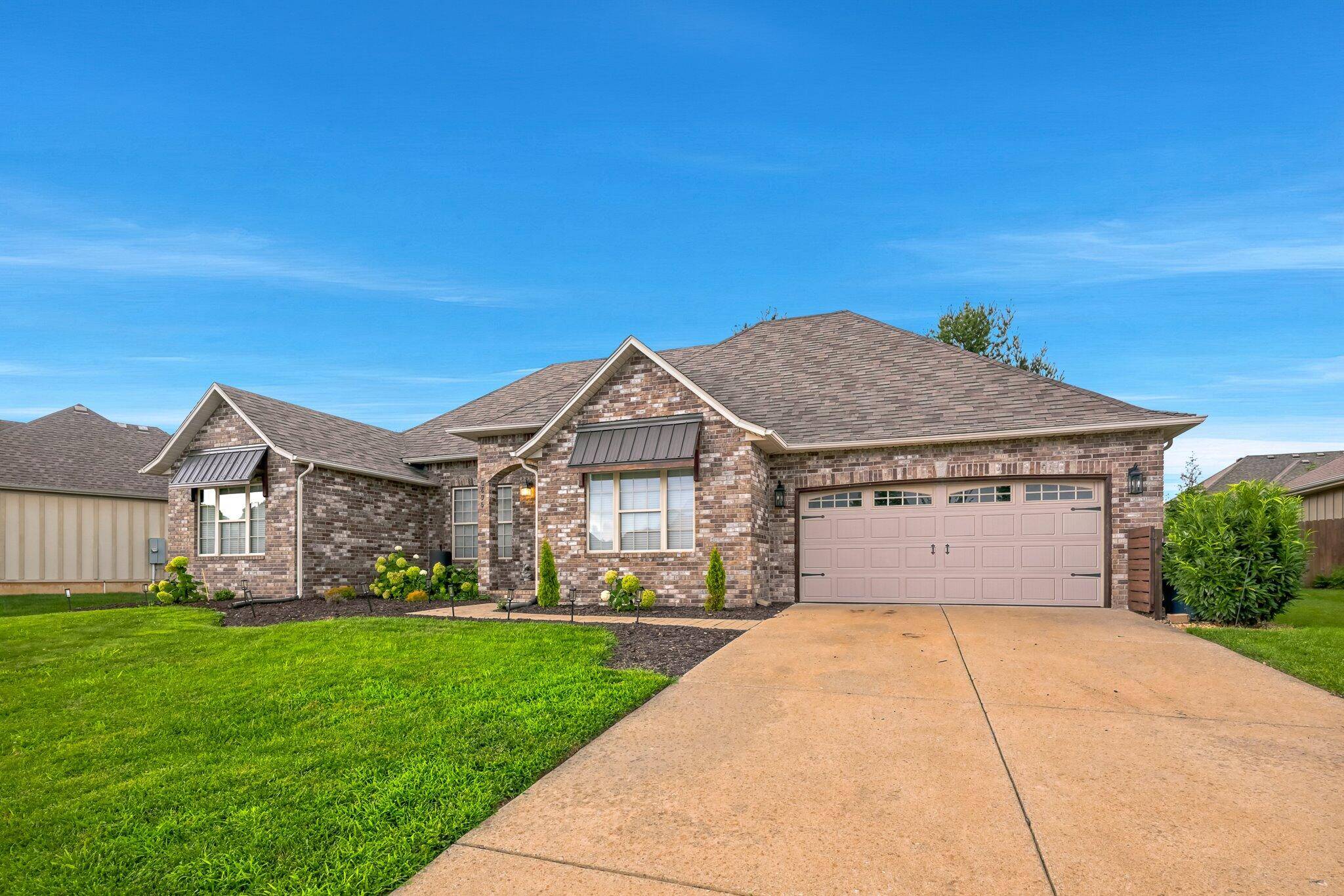 5606 N 11th AVE, Ozark, MO 65721