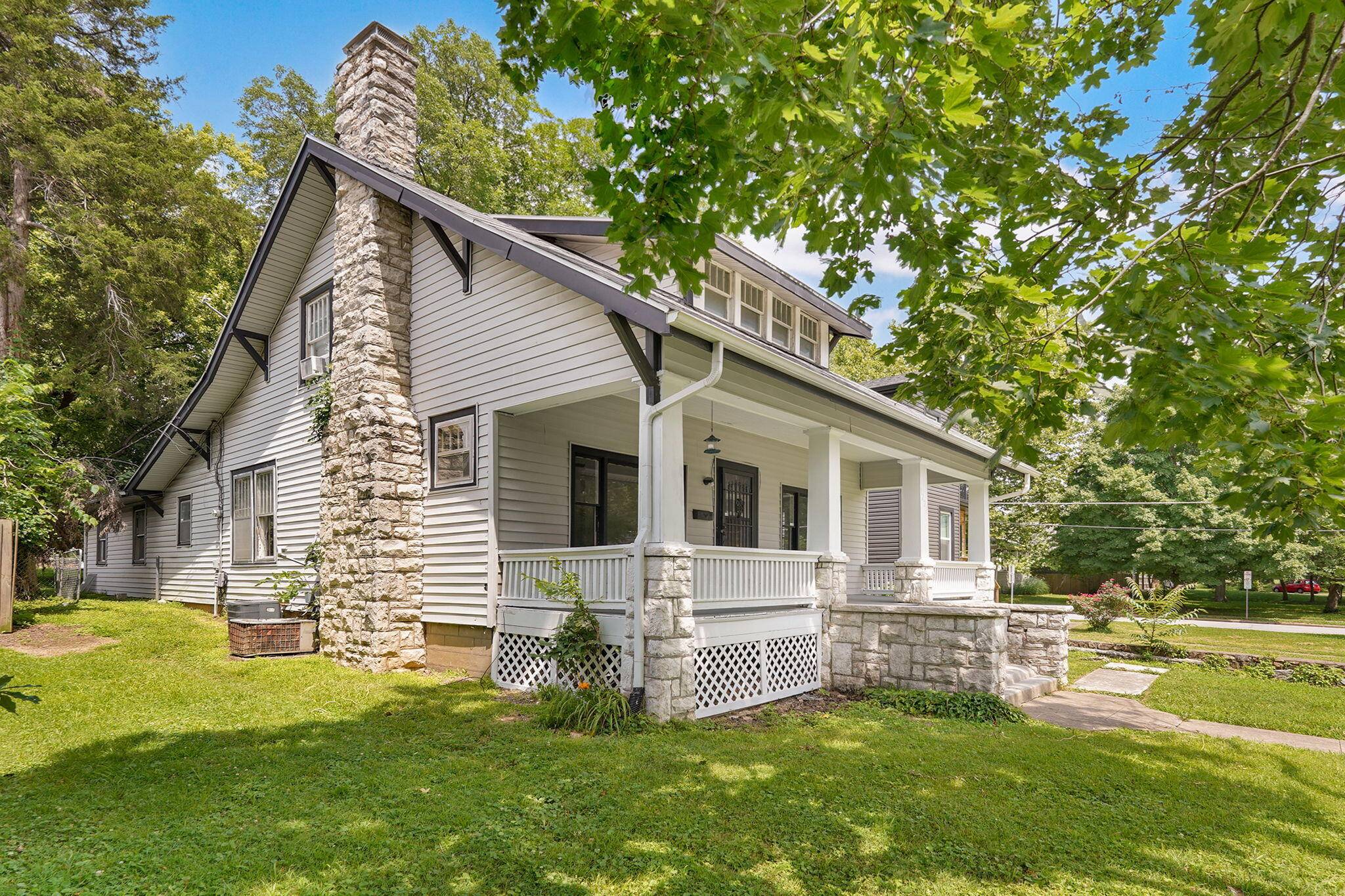 1227 N Clay AVE, Springfield, MO 65802