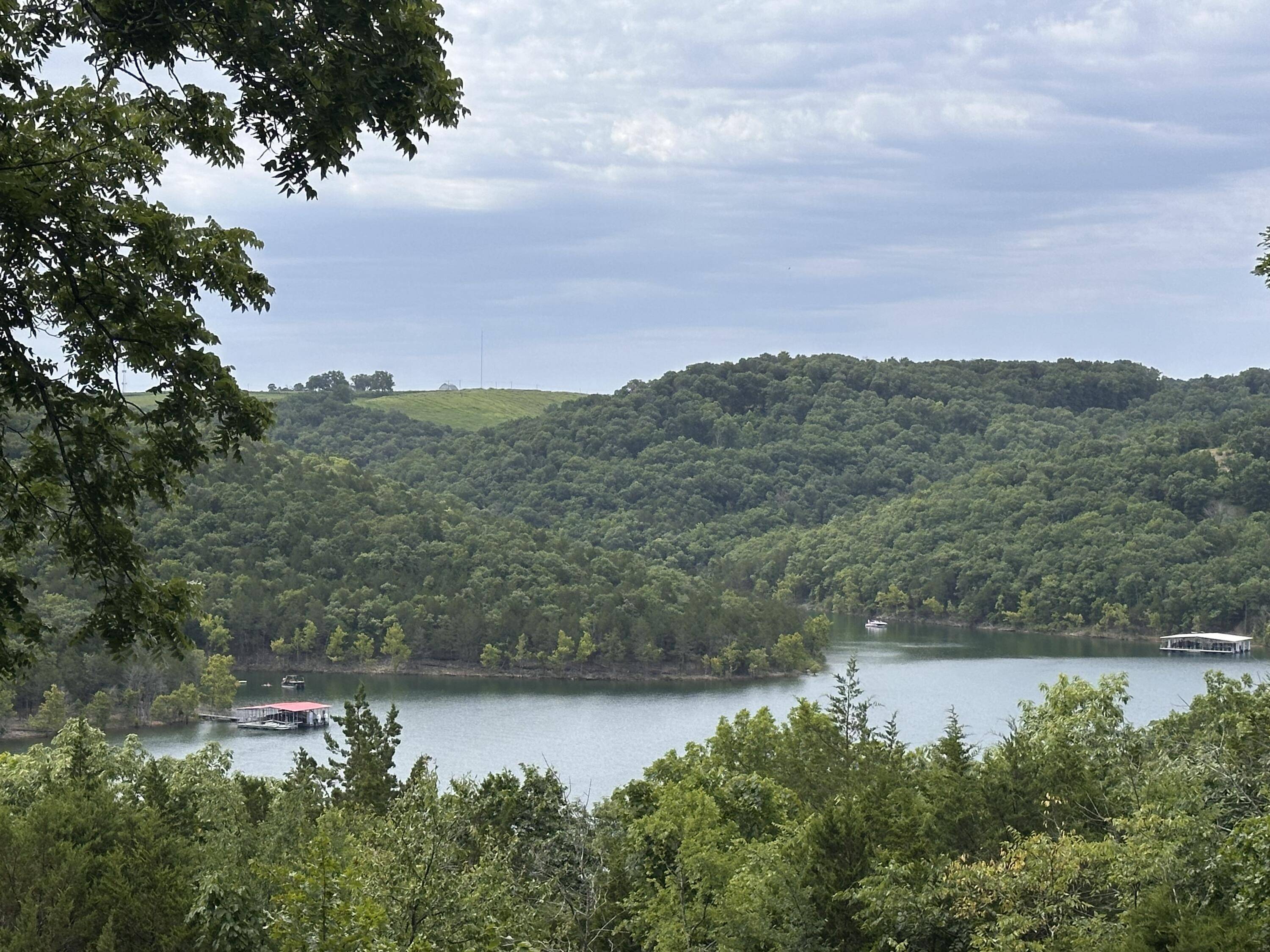 670 Shore Point RD, Blue Eye, MO 65611