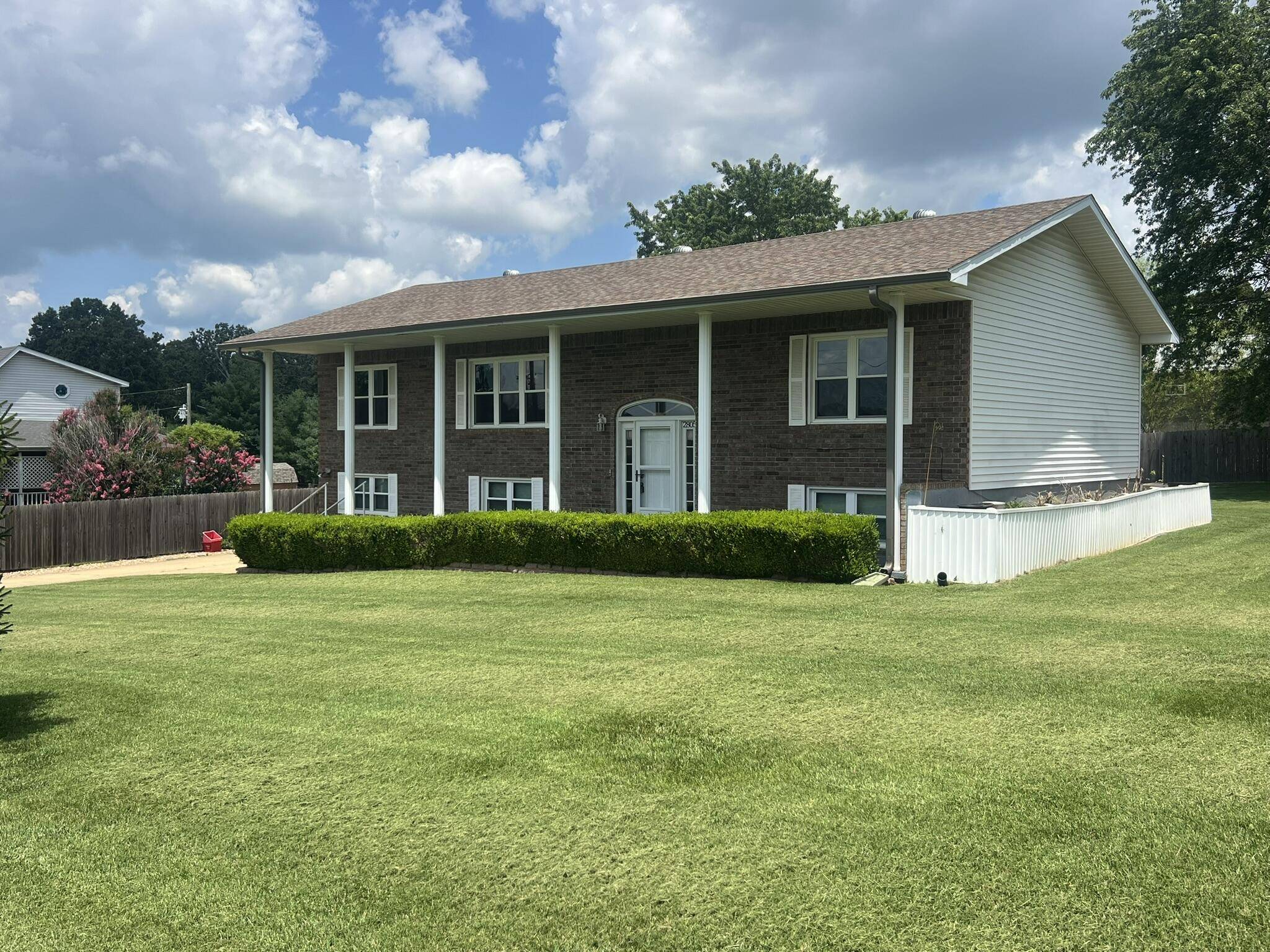 2805 Gleghorn ST, West Plains, MO 65775