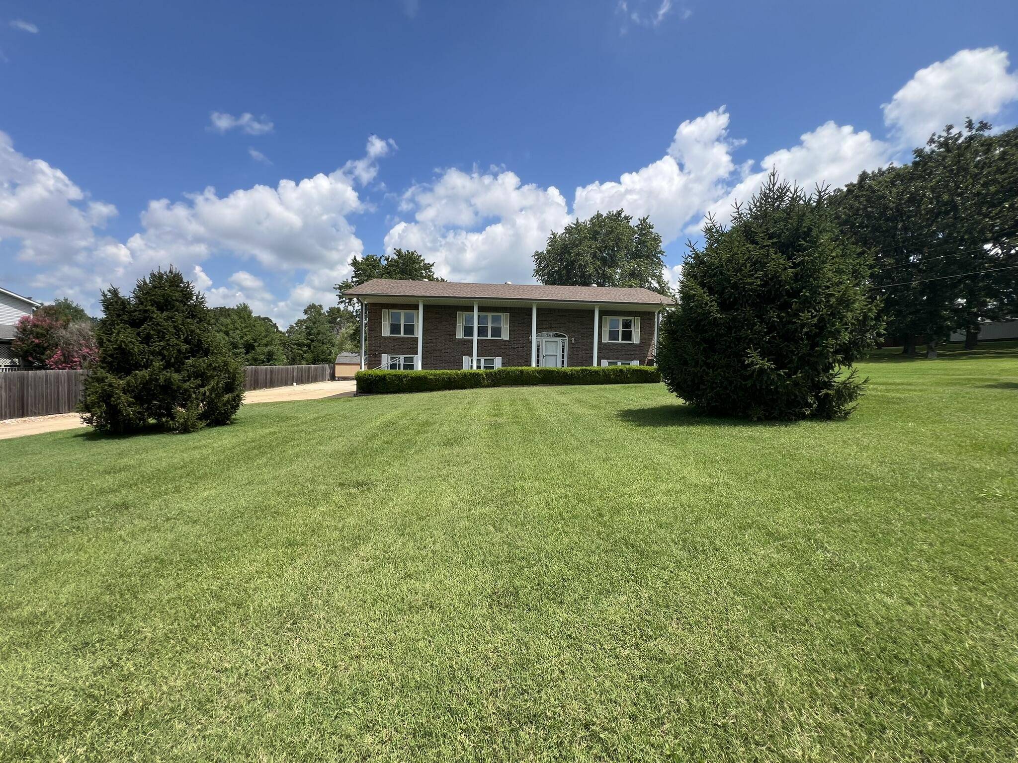 2805 Gleghorn ST, West Plains, MO 65775