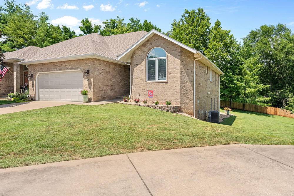 377 E Degraffenreid ST, Springfield, MO 65810