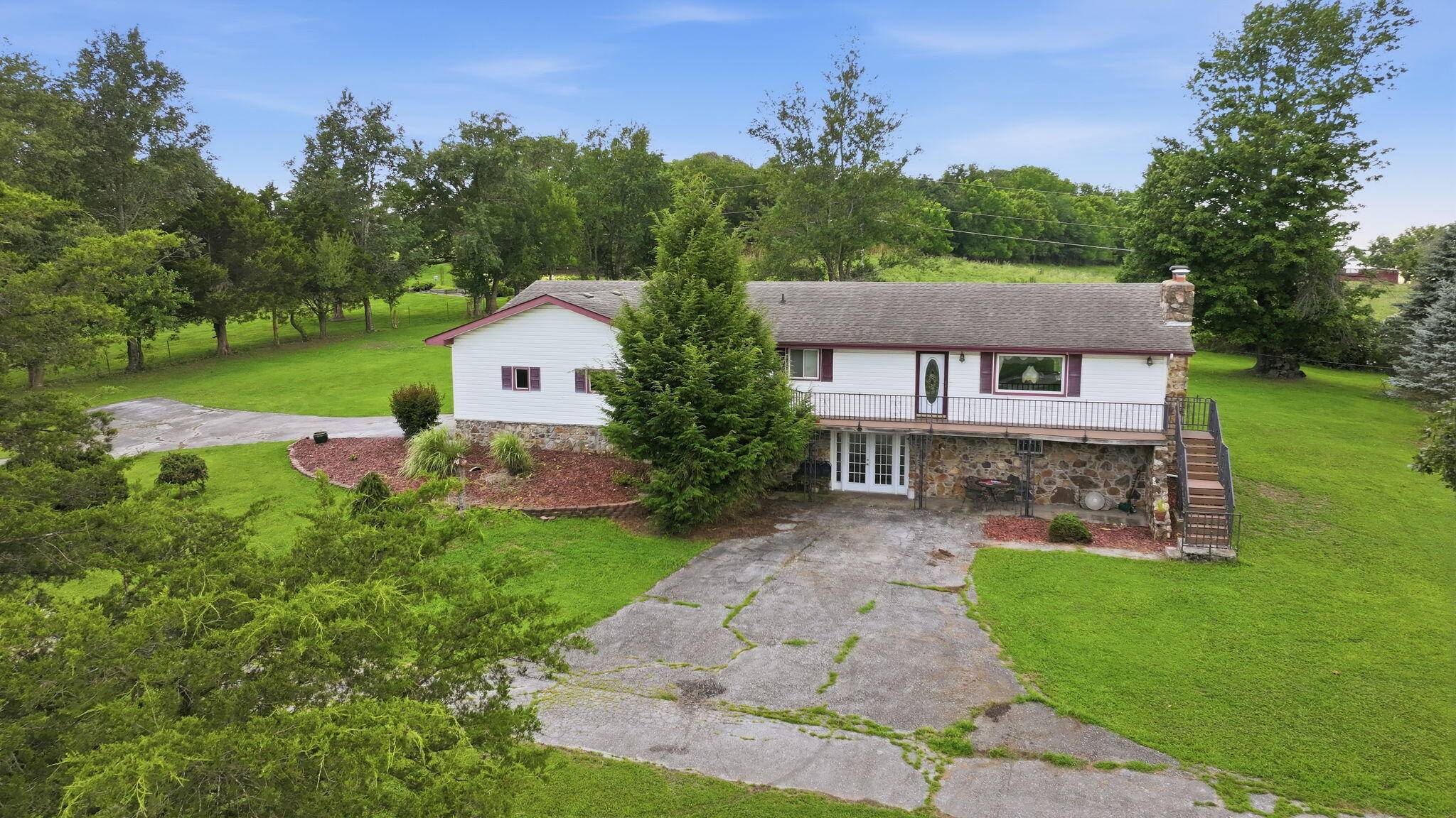 2028 E Mccracken RD, Ozark, MO 65721