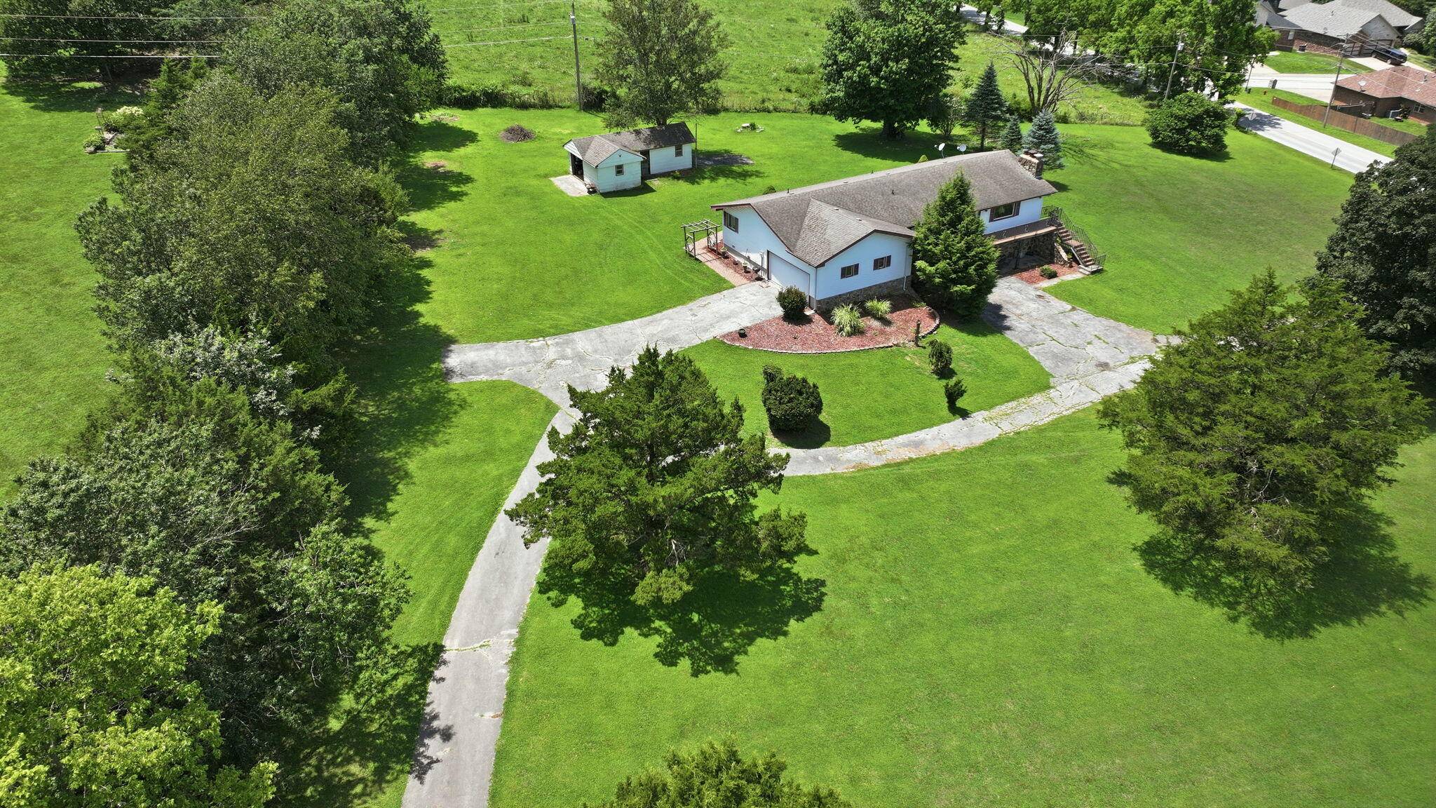 2028 E Mccracken RD, Ozark, MO 65721