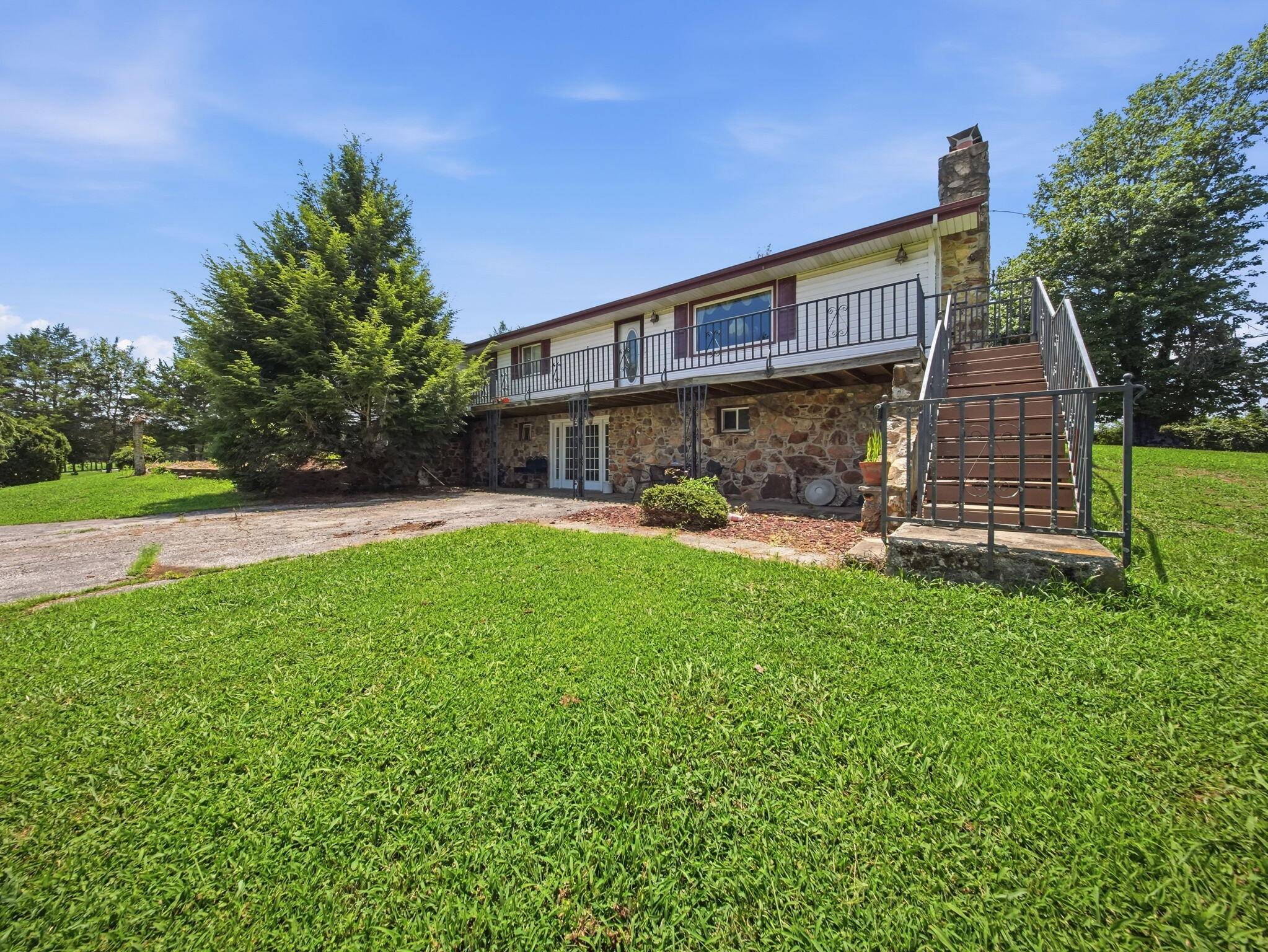 2028 E Mccracken RD, Ozark, MO 65721