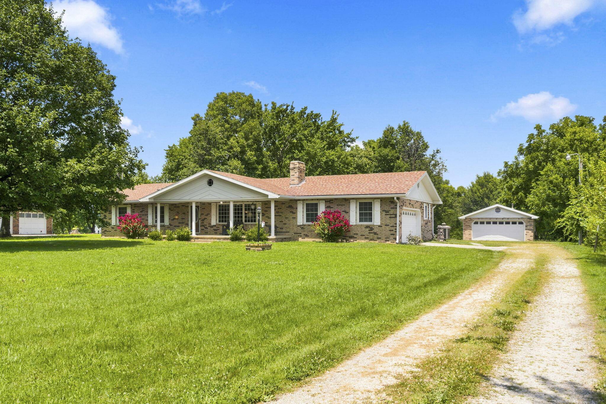 1659 W Dallas ST, Buffalo, MO 65622