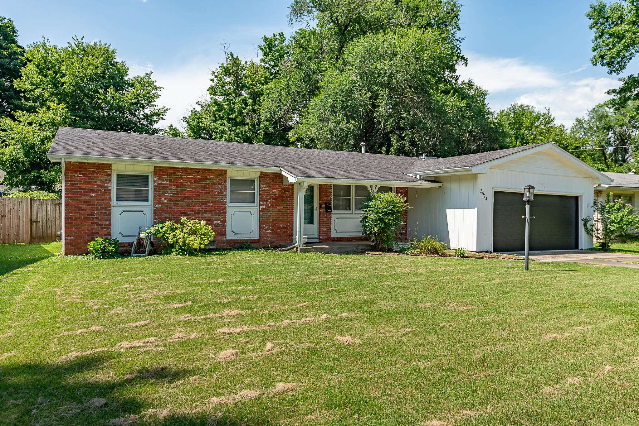 2524 E Seminole ST, Springfield, MO 65804