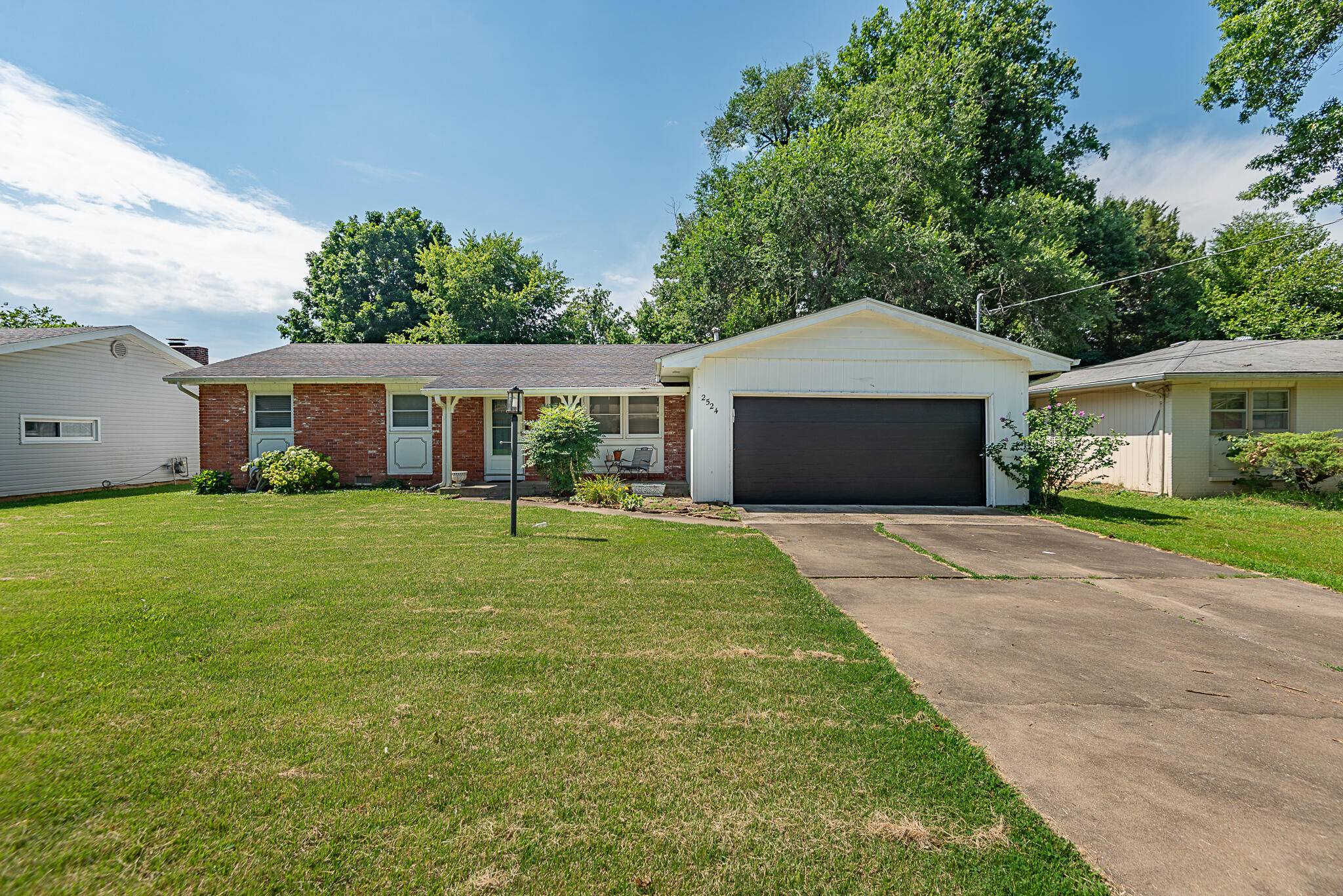2524 E Seminole ST, Springfield, MO 65804