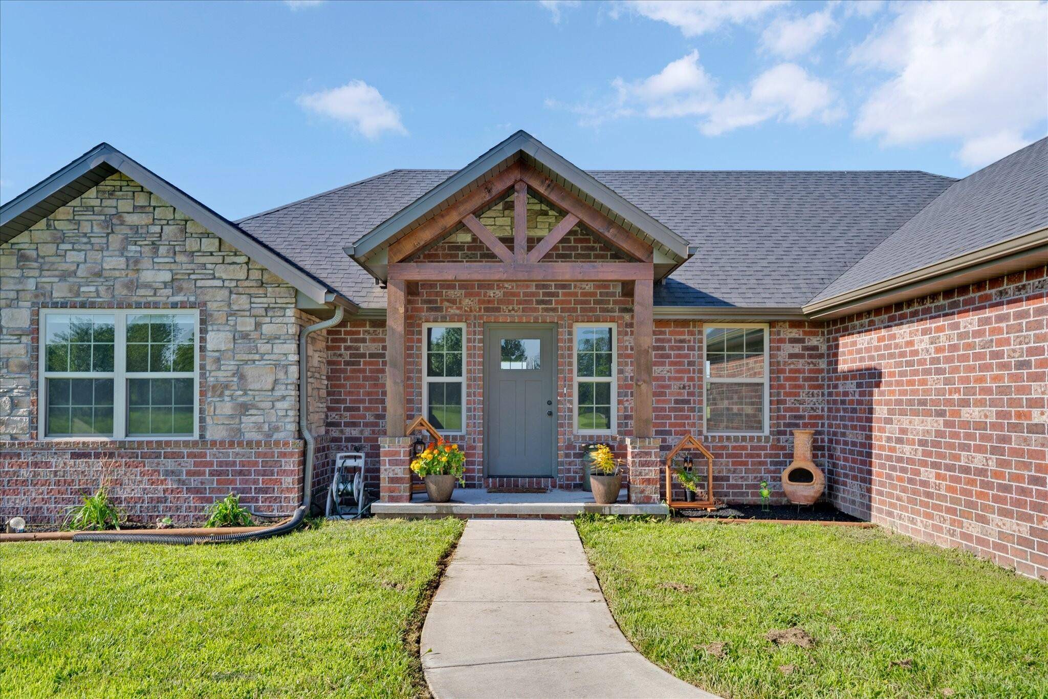 206 Maria RD, Clever, MO 65631