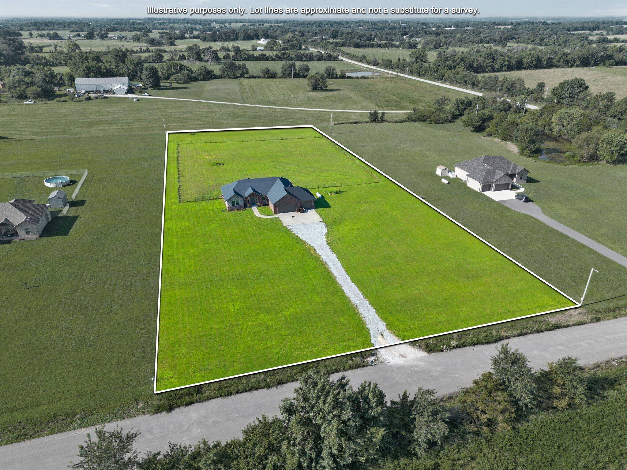 206 Maria RD, Clever, MO 65631