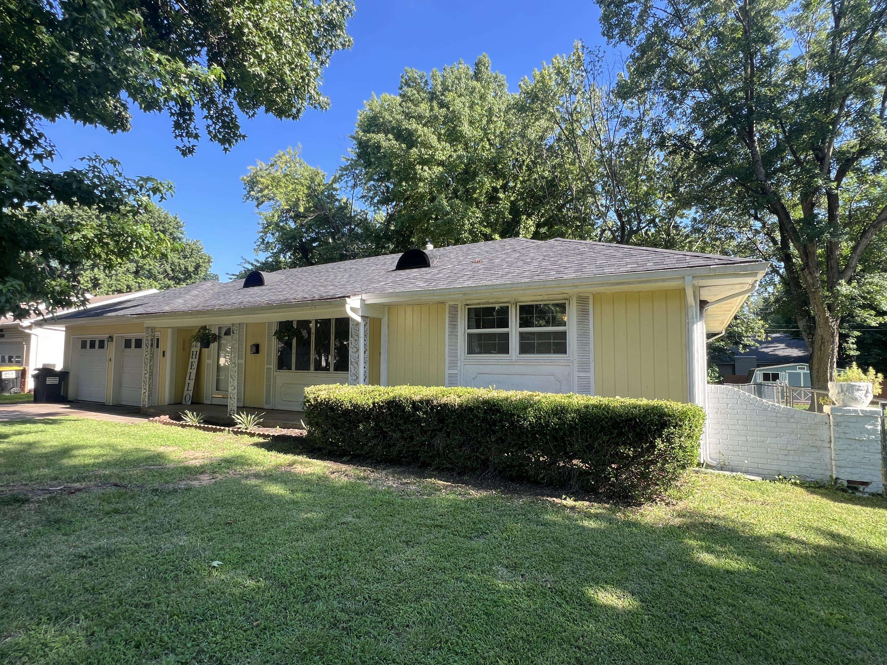 1262 E Downing ST, Springfield, MO 65804