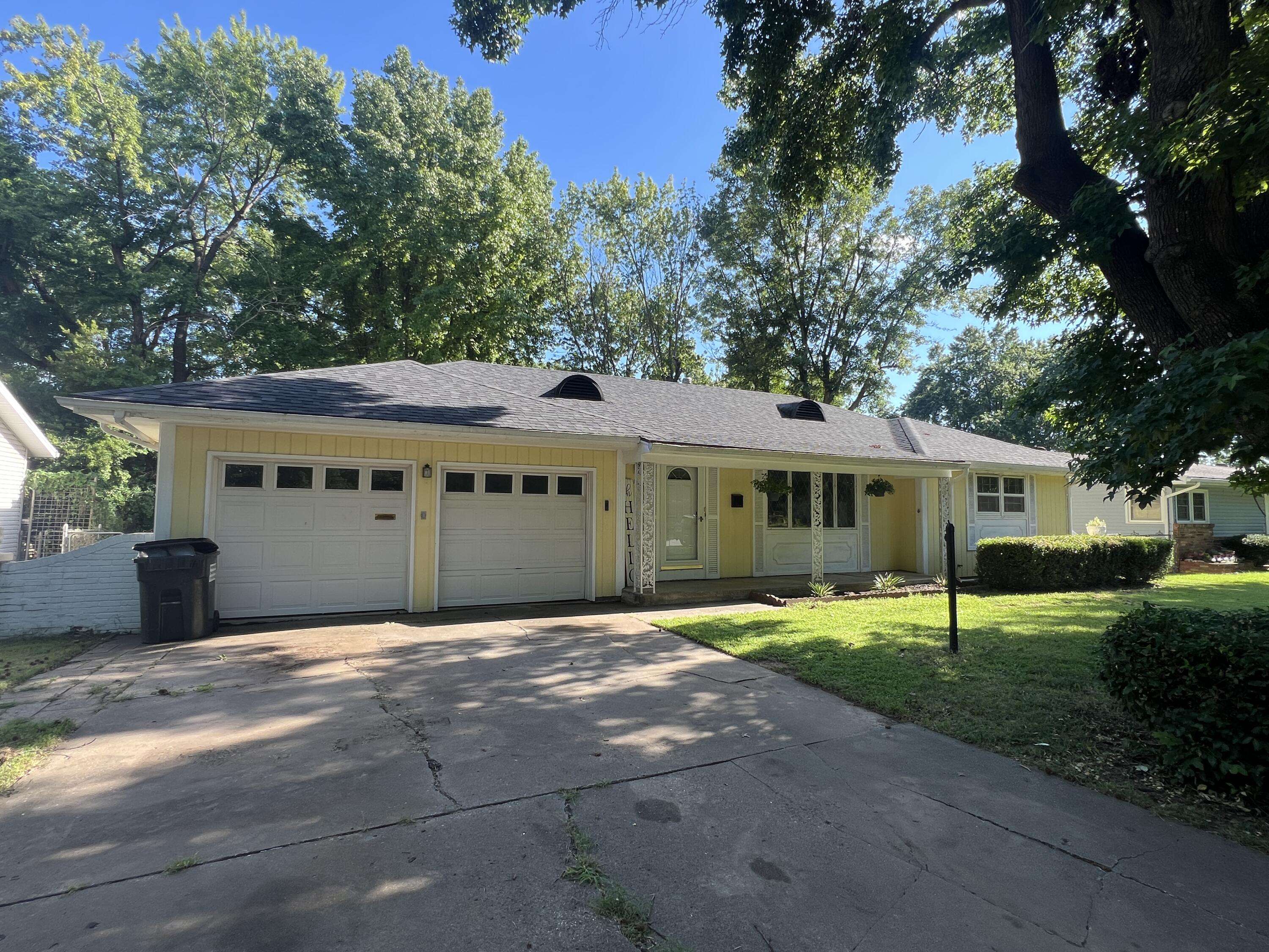1262 E Downing ST, Springfield, MO 65804
