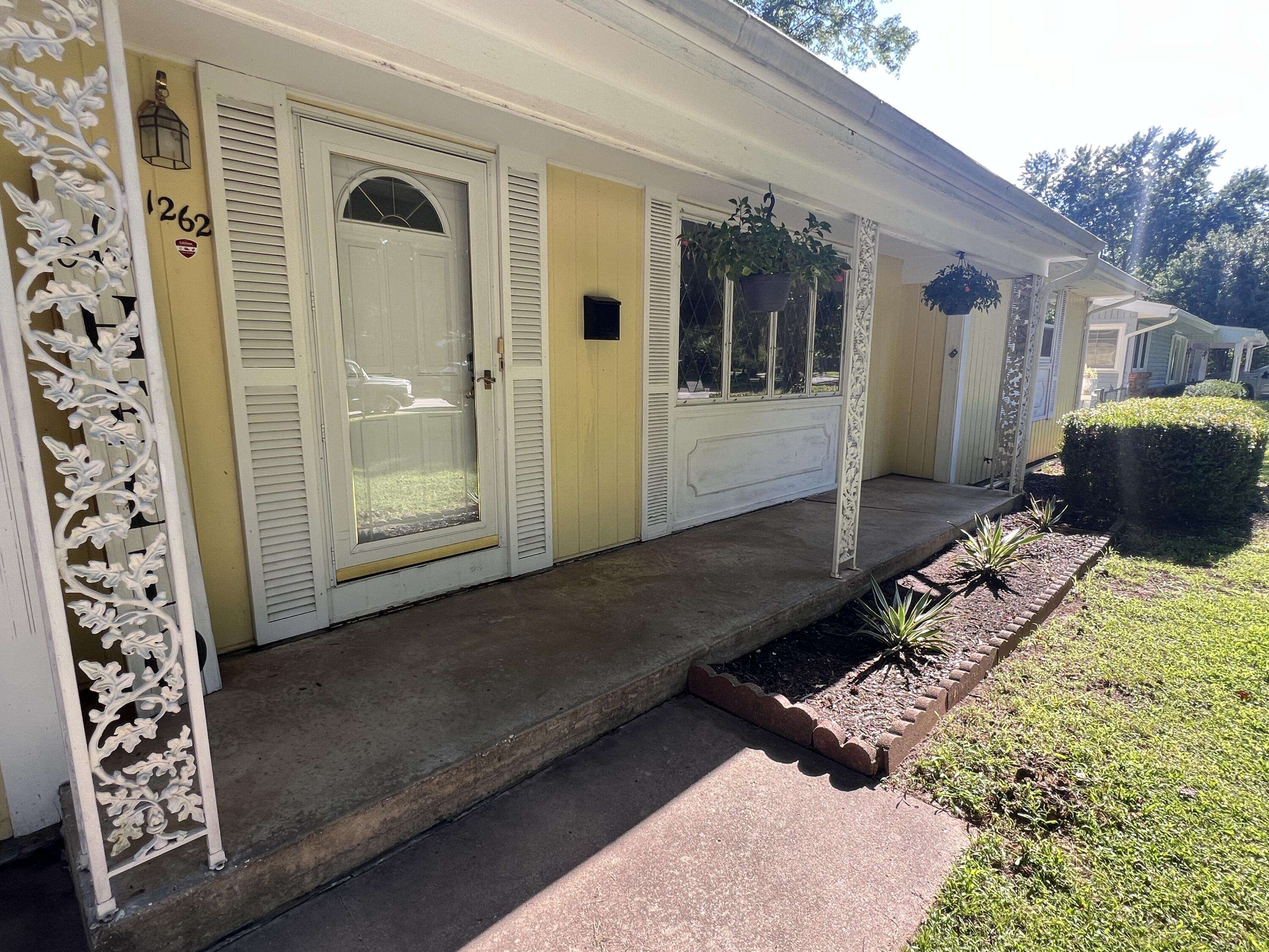 1262 E Downing ST, Springfield, MO 65804