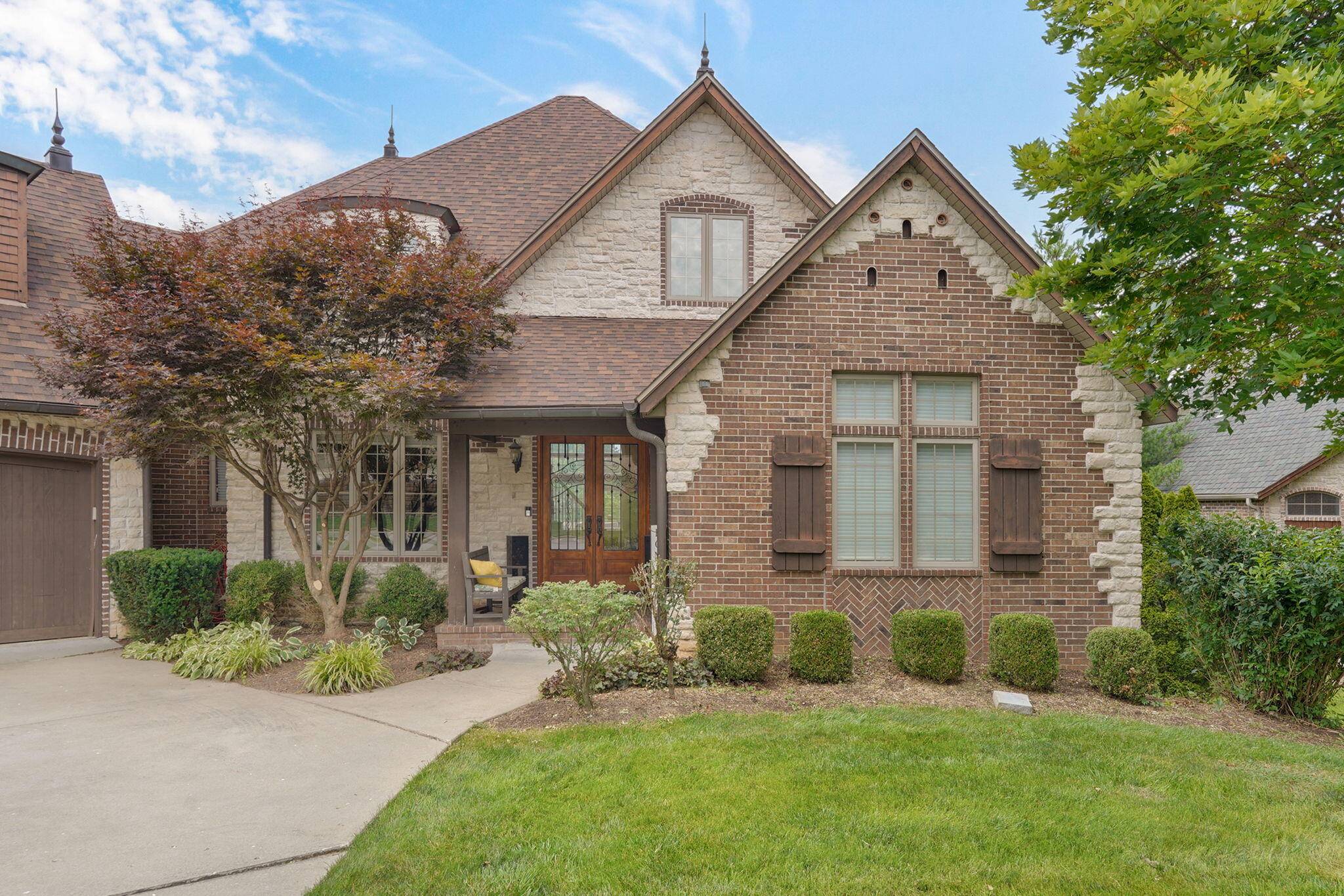 5909 S Brightwater TRL, Springfield, MO 65810