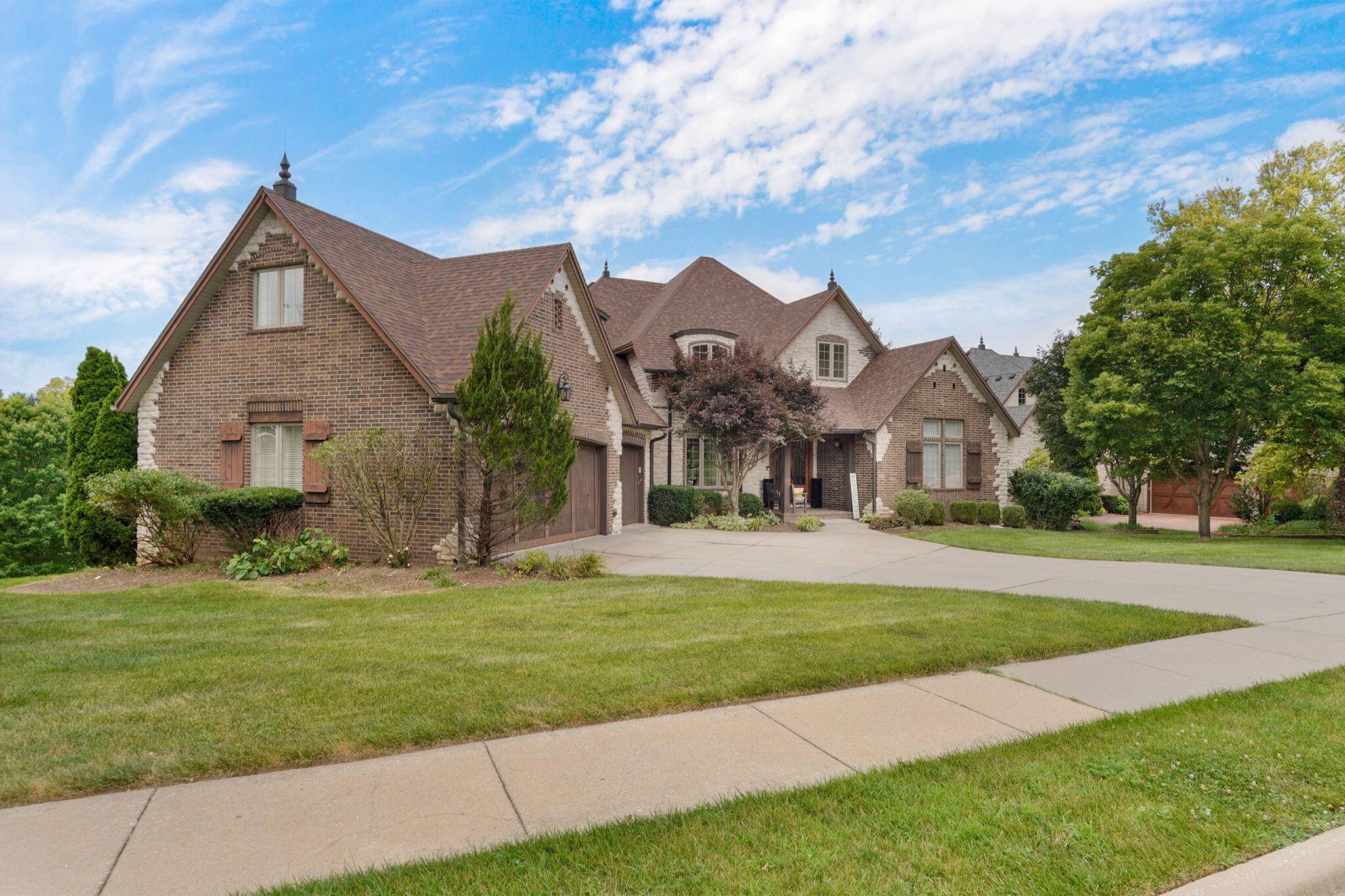5909 S Brightwater TRL, Springfield, MO 65810