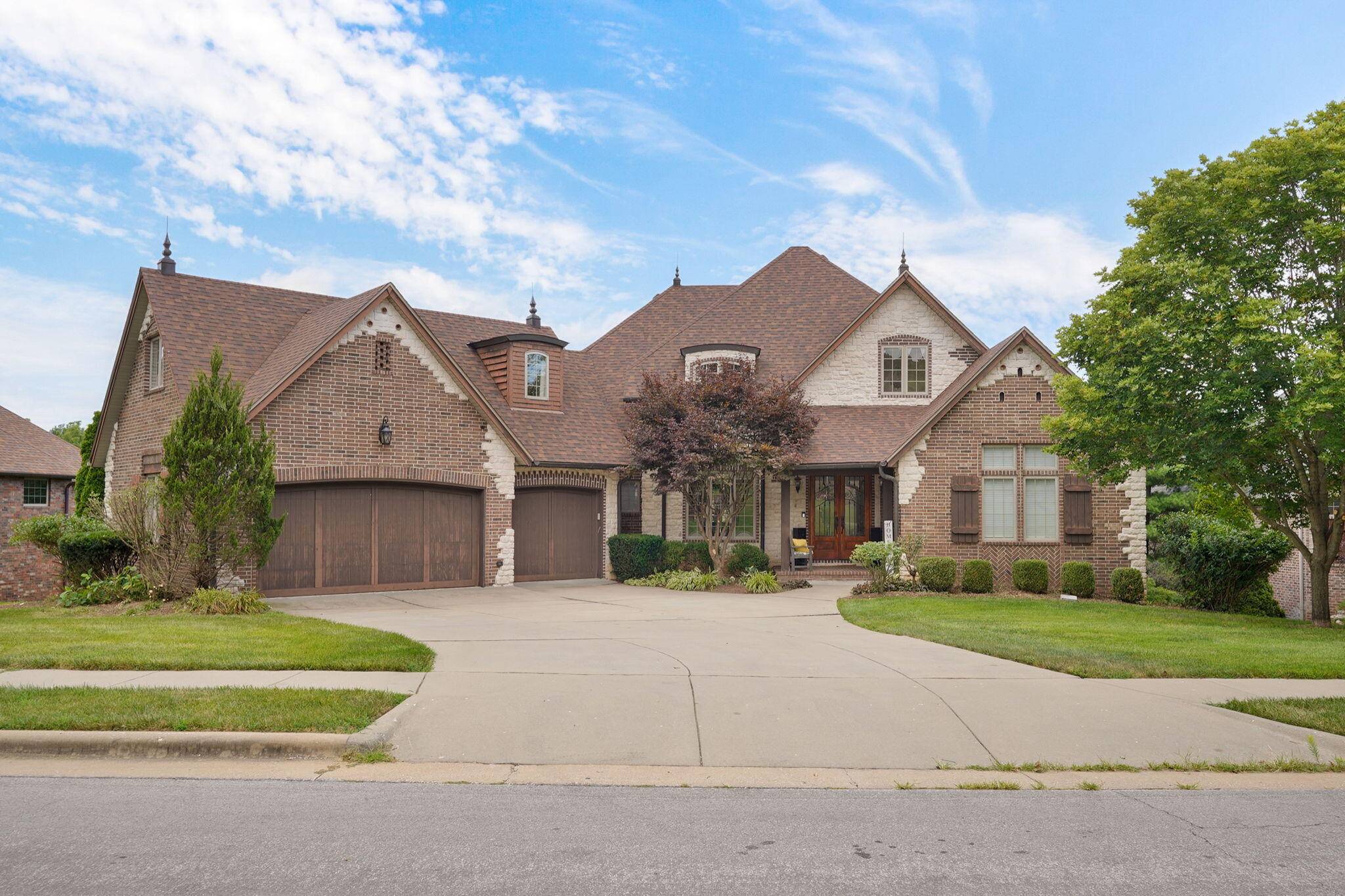 5909 S Brightwater TRL, Springfield, MO 65810