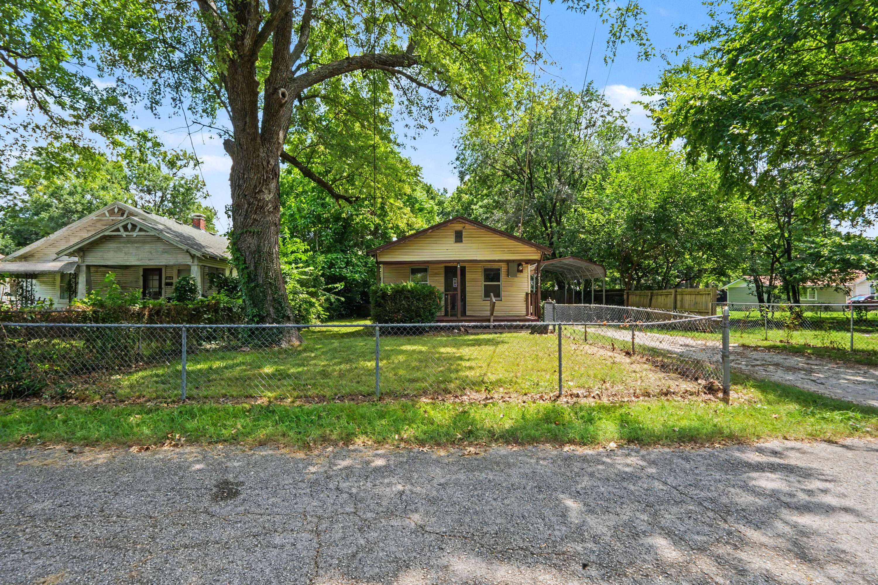 2434 N Pickwick AVE, Springfield, MO 65803
