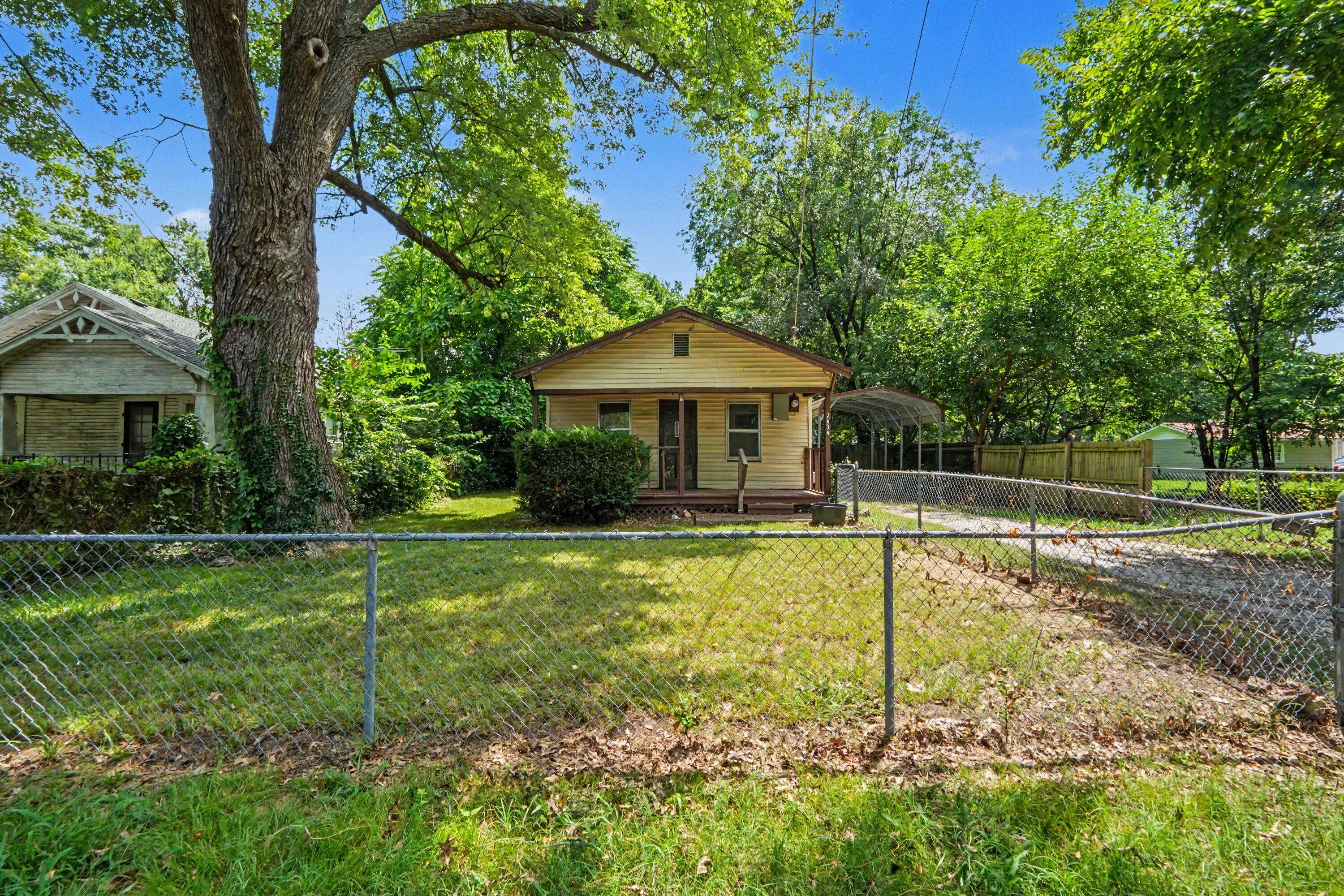 2434 N Pickwick AVE, Springfield, MO 65803