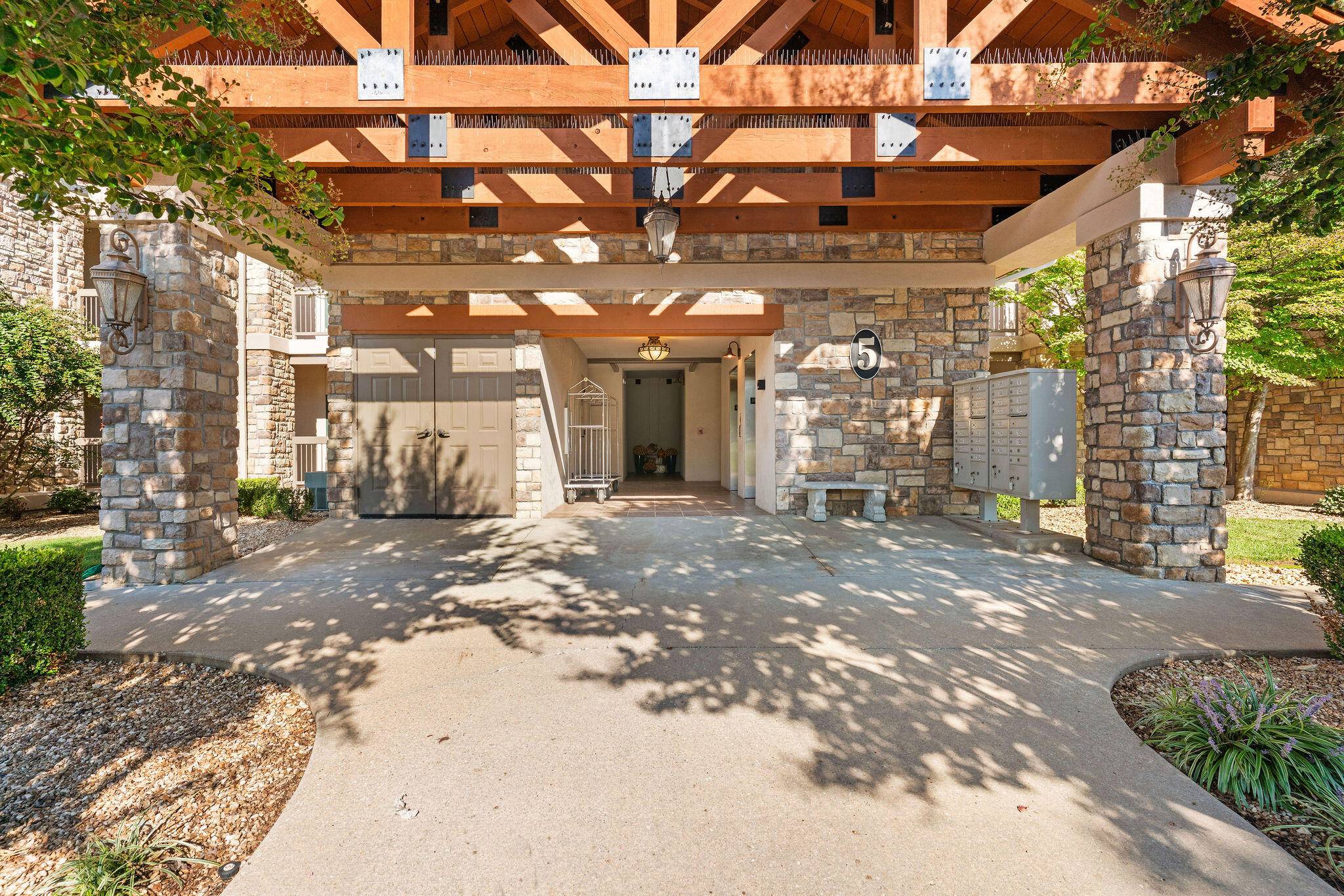 250 Lakewood DR #5205, Hollister, MO 65672
