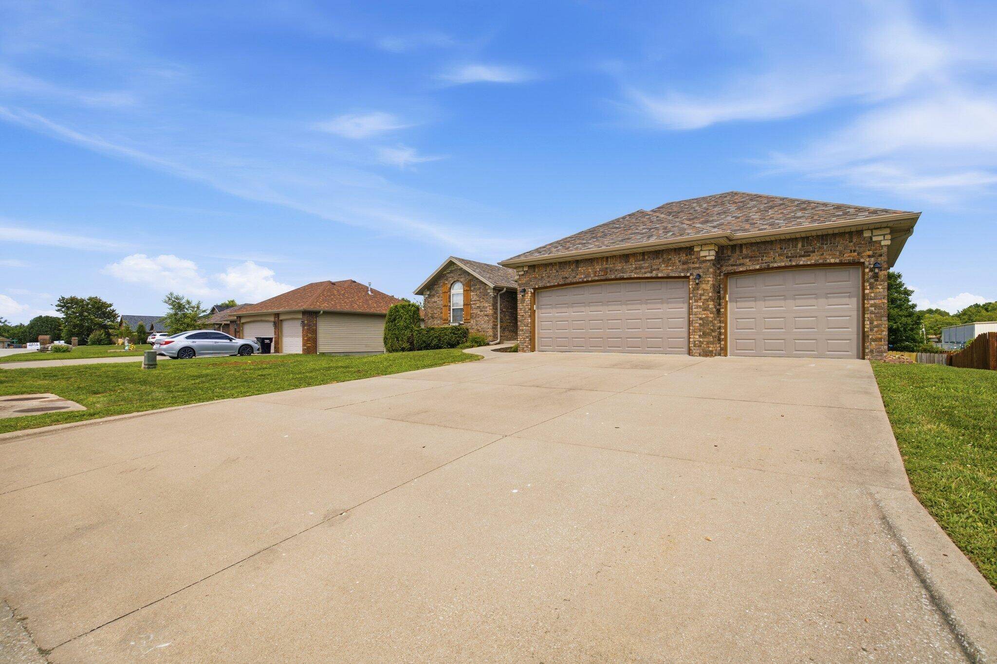 226 N Ladera DR, Republic, MO 65738