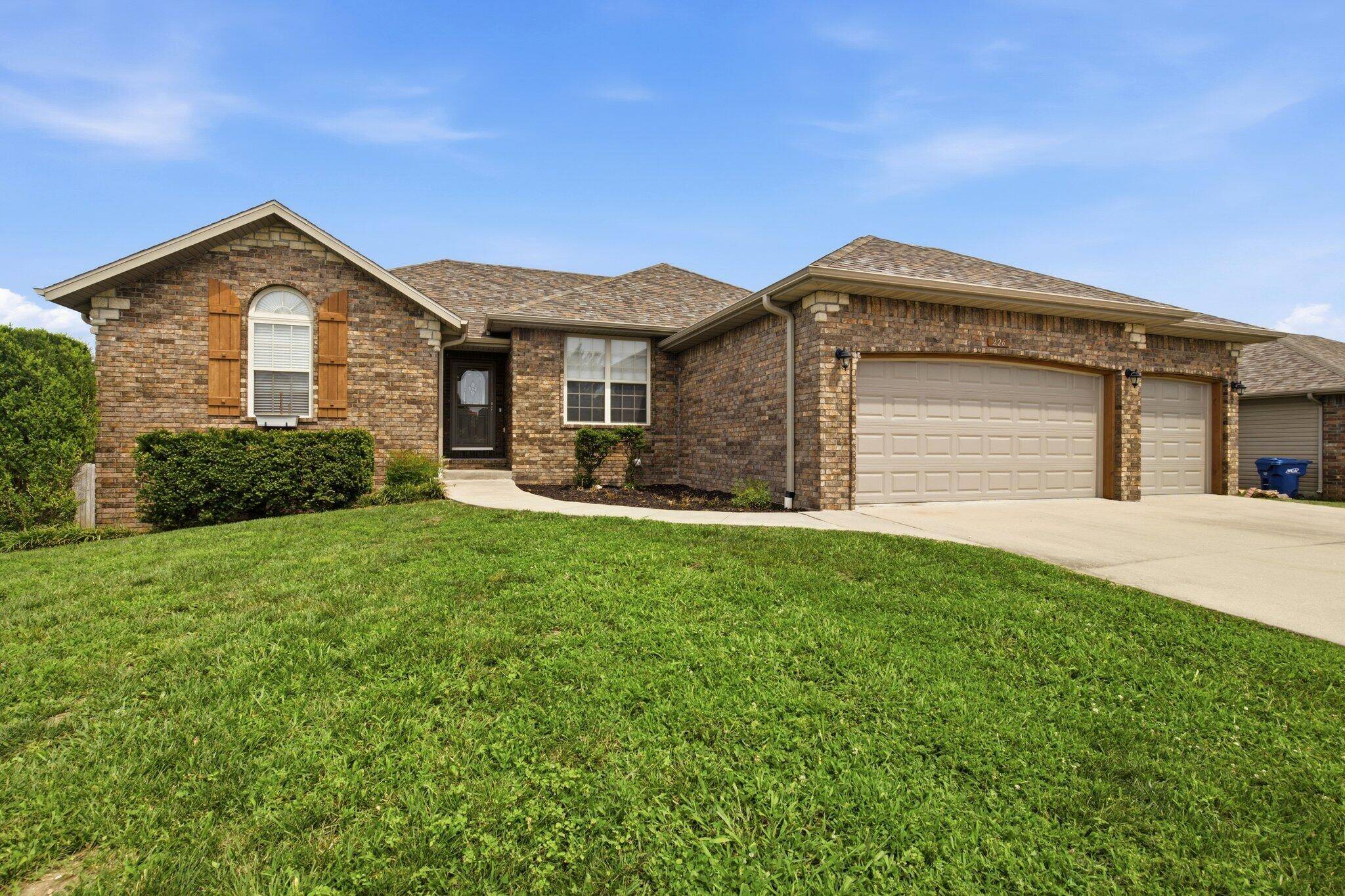 226 N Ladera DR, Republic, MO 65738