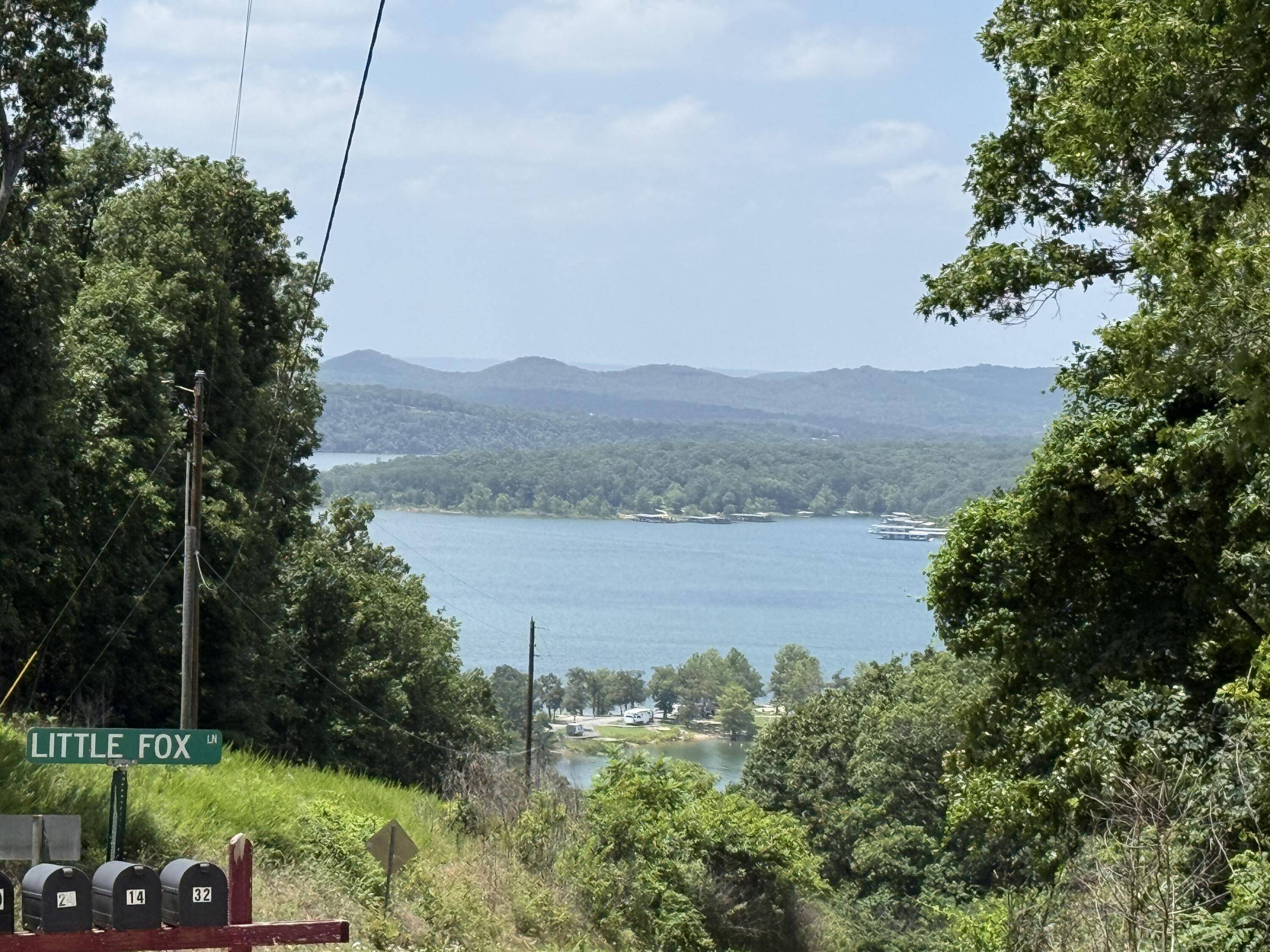 24 Little Fox LN, Lampe, MO 65681
