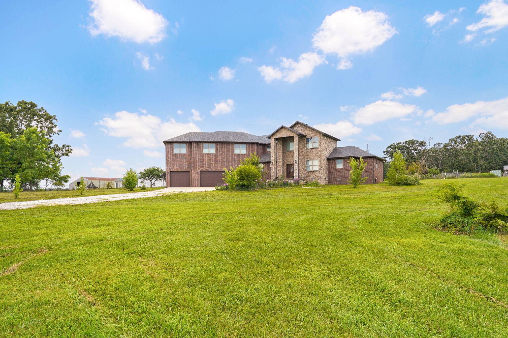 1319 Mockingbird RD, Fordland, MO 65652