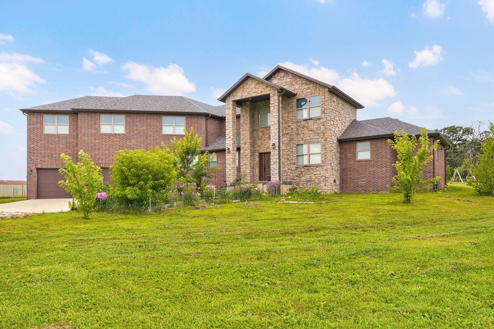 1319 Mockingbird RD, Fordland, MO 65652