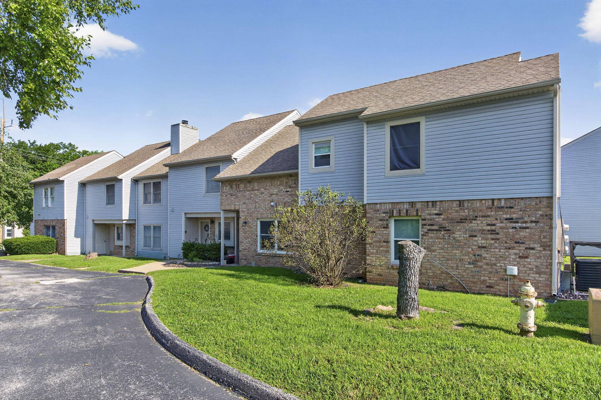 2700 S Ingram Mill RD #Apt 9, Springfield, MO 65804