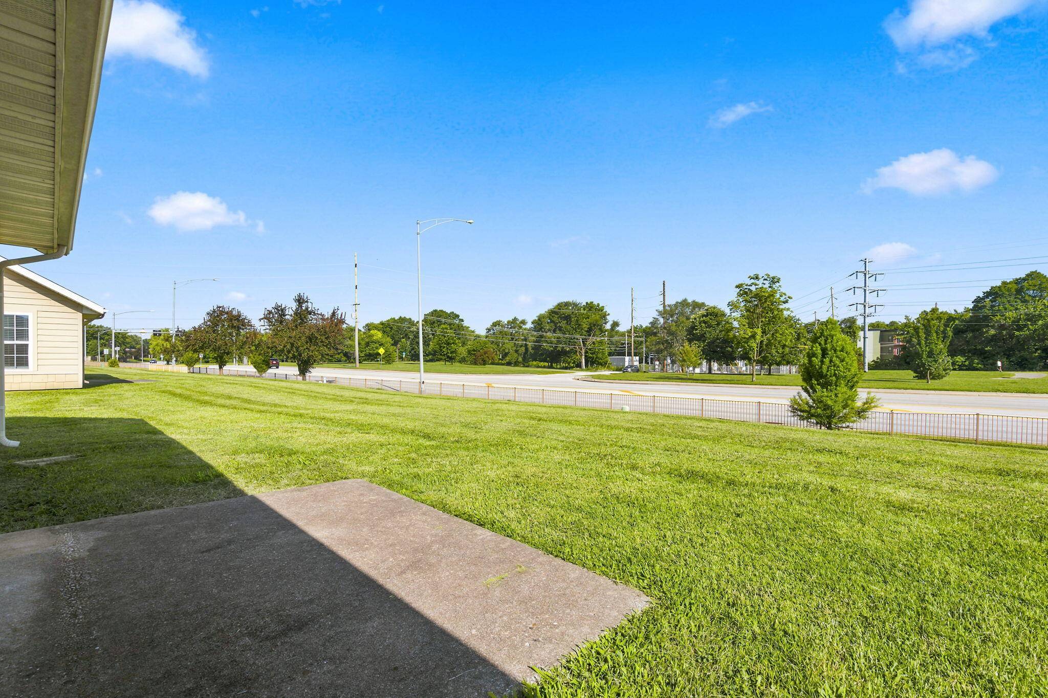 726 E Sunset ST, Springfield, MO 65807