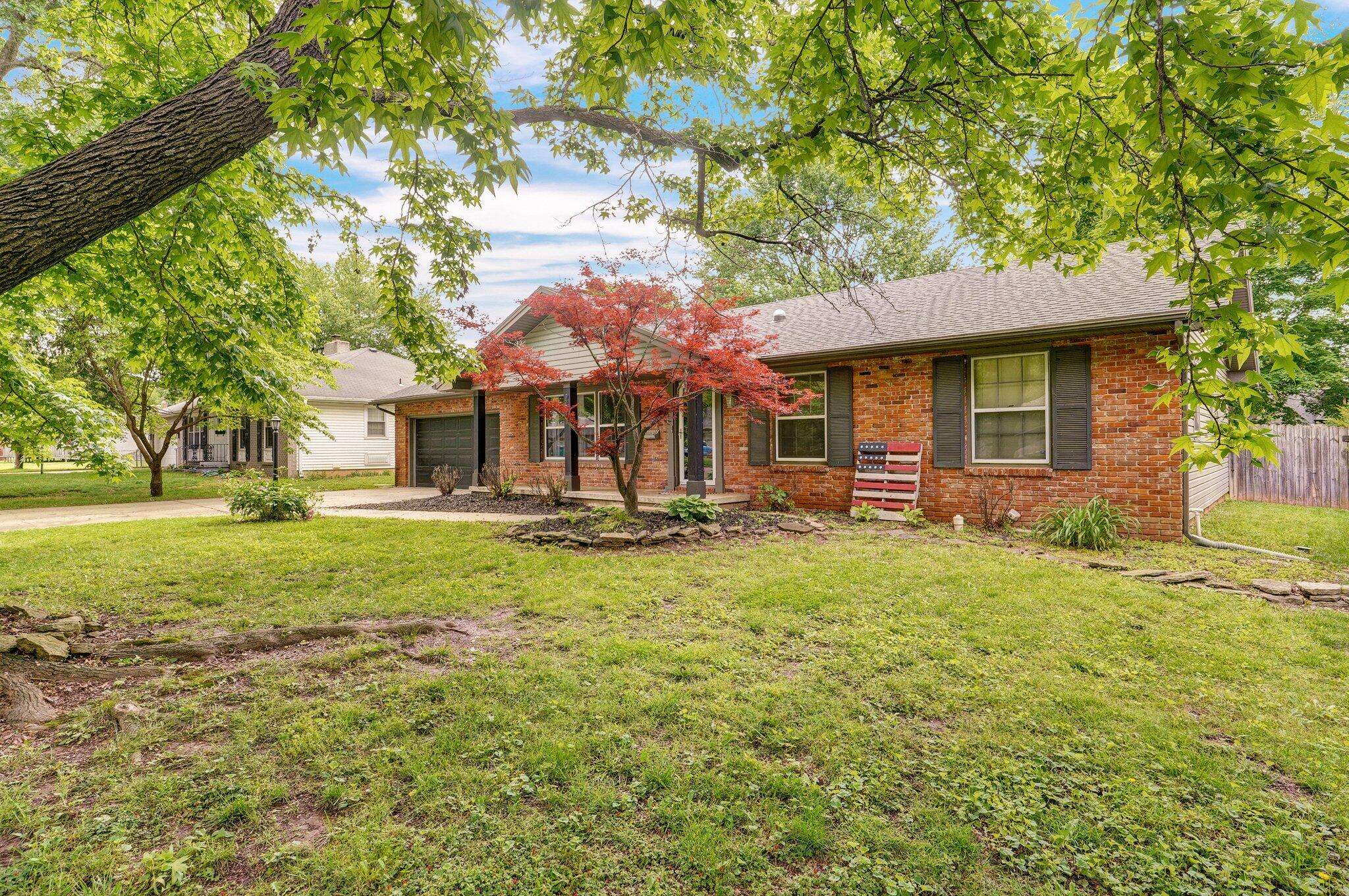 2117 E Montclair ST, Springfield, MO 65804