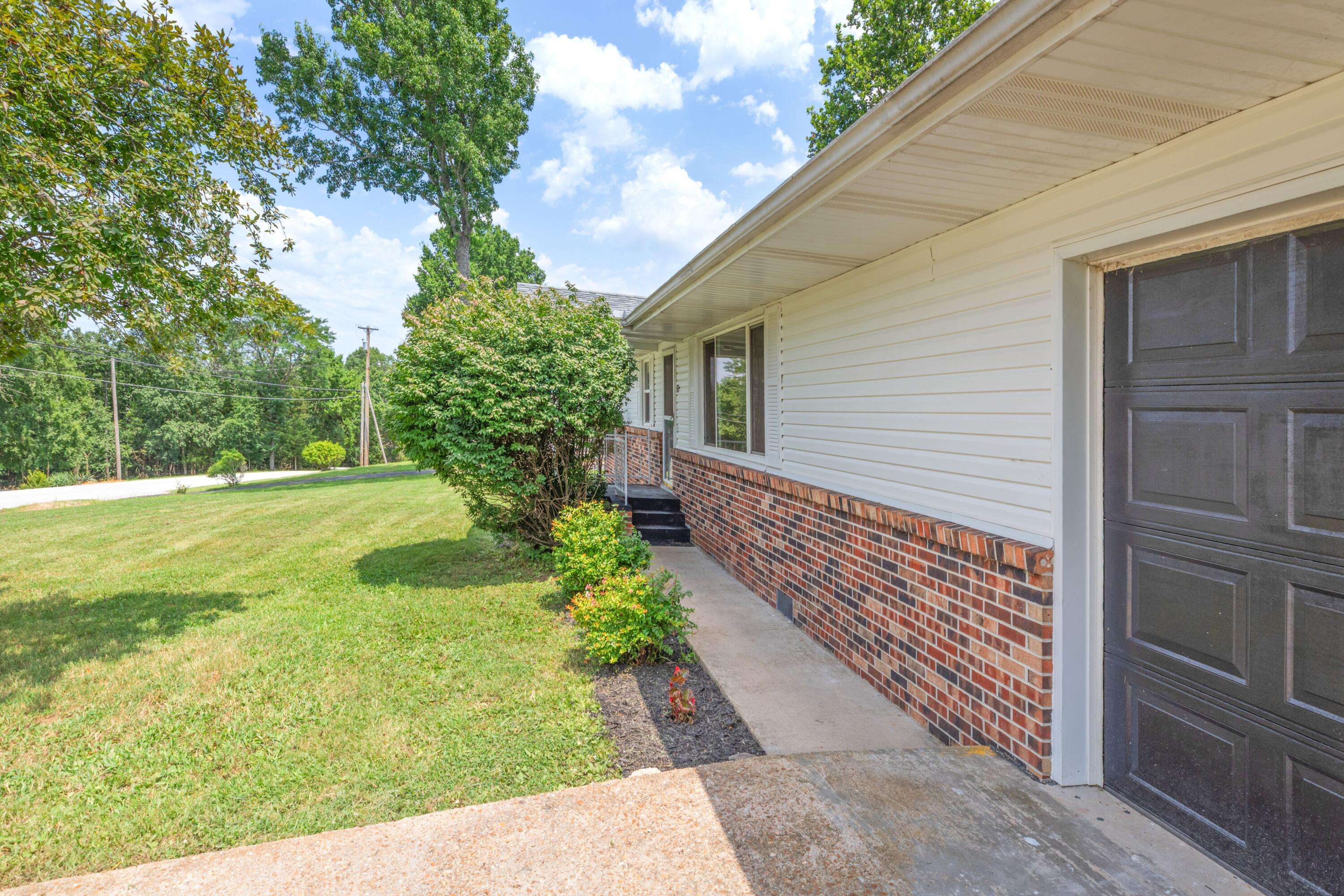 425 Wayland DR, Forsyth, MO 65653