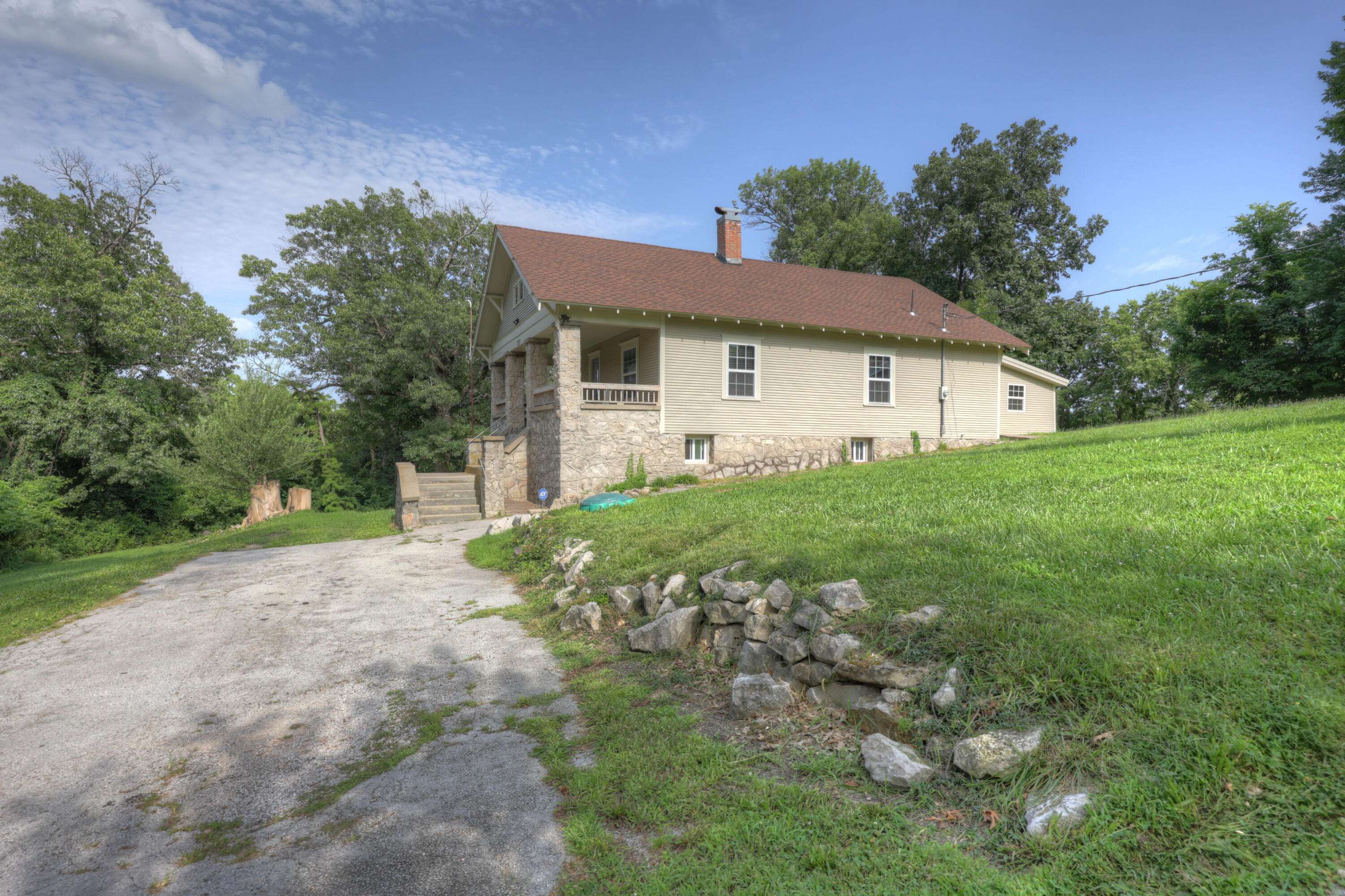 721 W Adams CT, Neosho, MO 64850