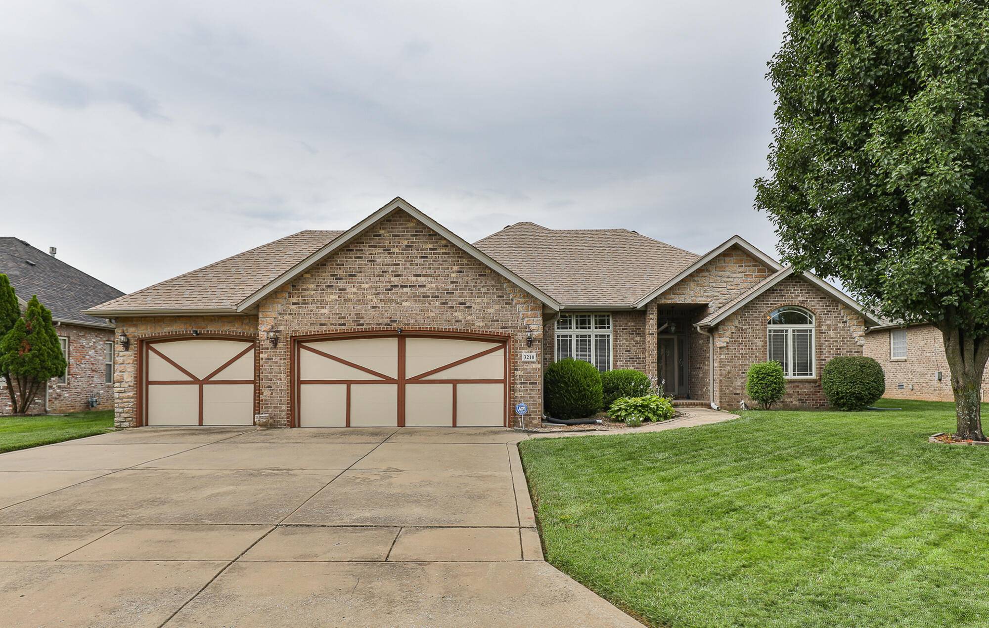 3210 W Village TER, Springfield, MO 65810
