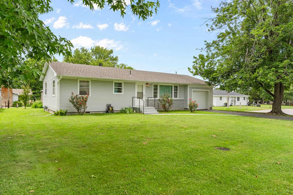 115 N Westview DR, Marionville, MO 65705