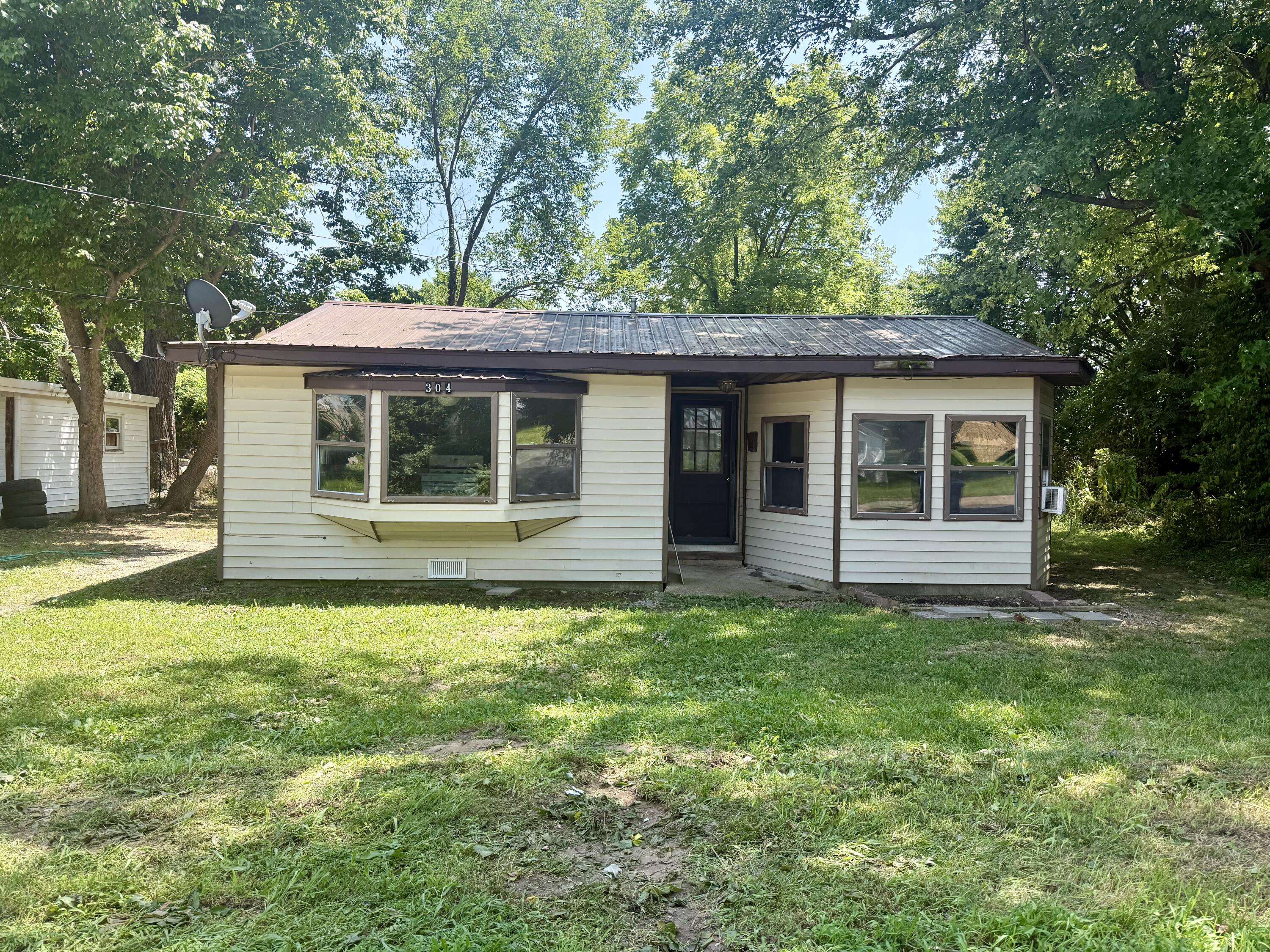 304 Ozark ST, Houston, MO 65483