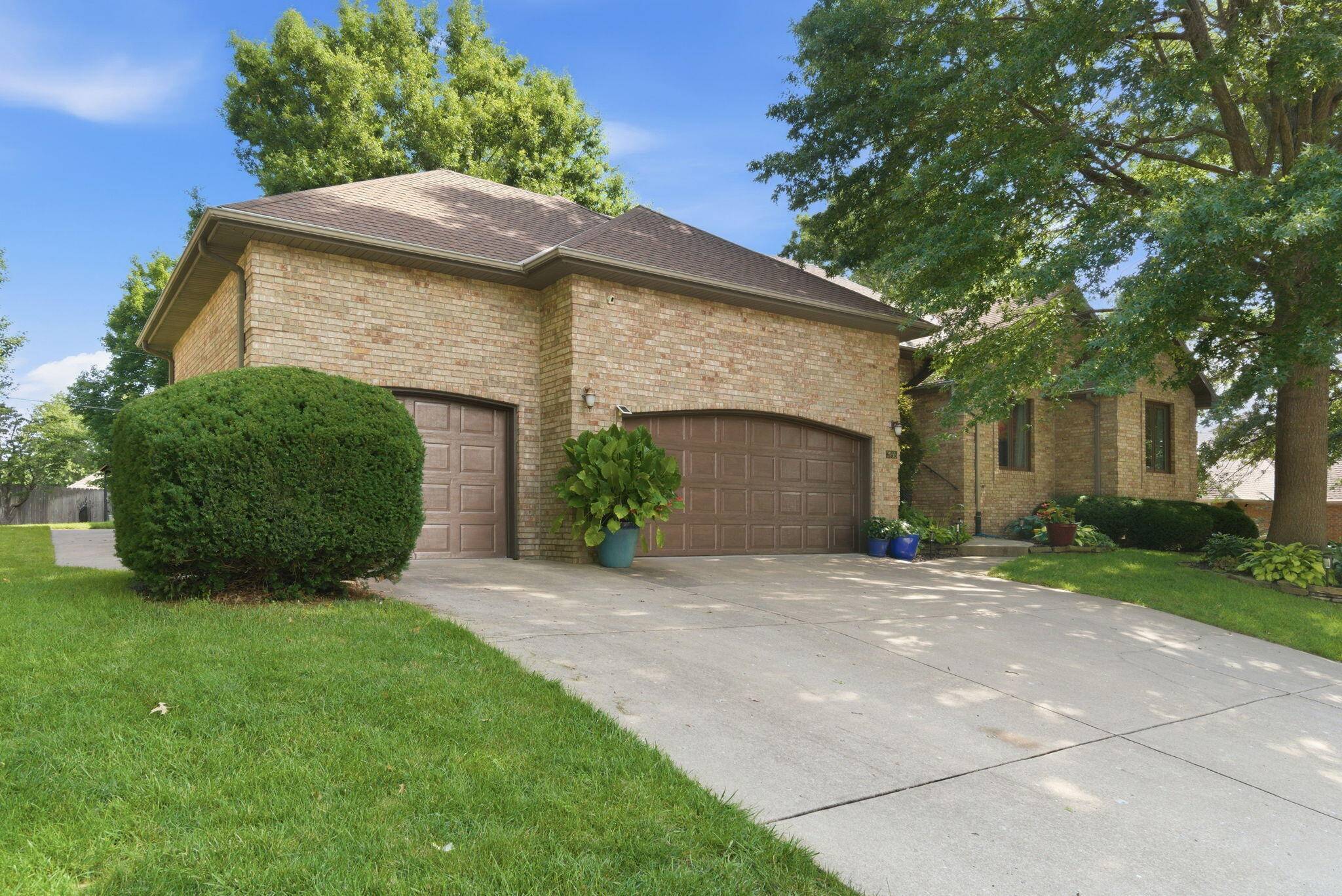 3955 E Eastmoor ST, Springfield, MO 65809