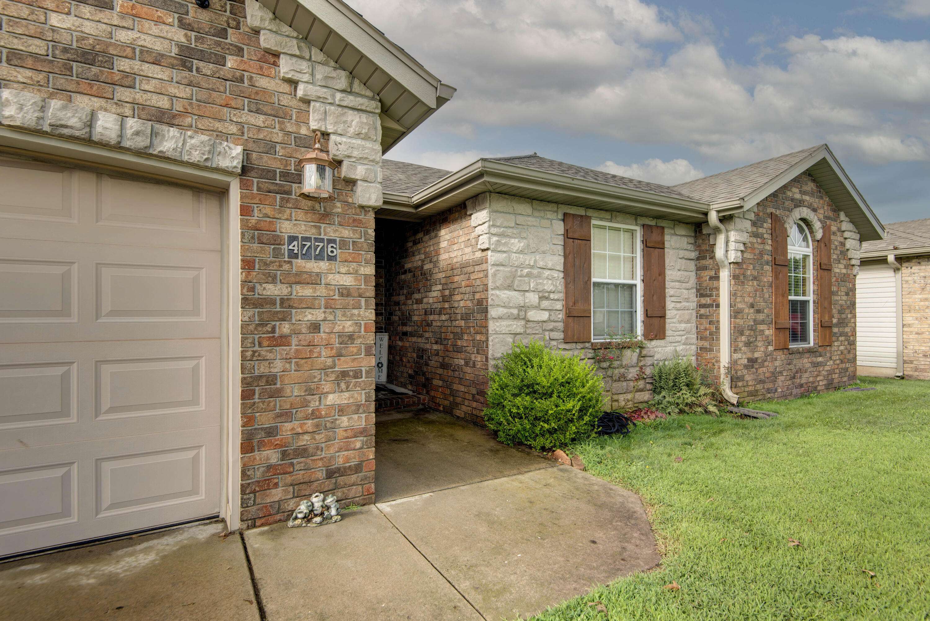 4776 W Stanford ST, Springfield, MO 65802