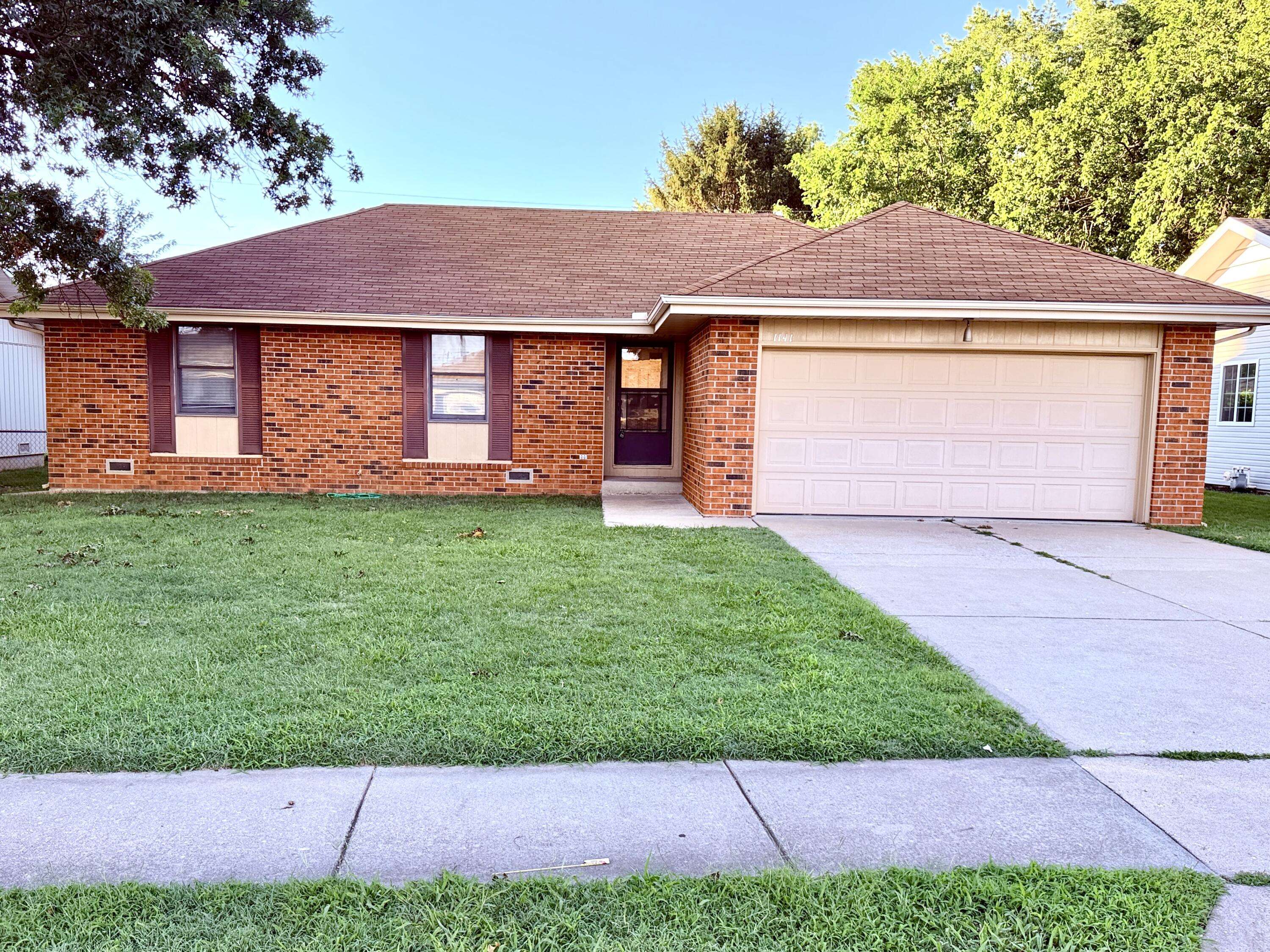 1141 E Cambridge ST, Springfield, MO 65807