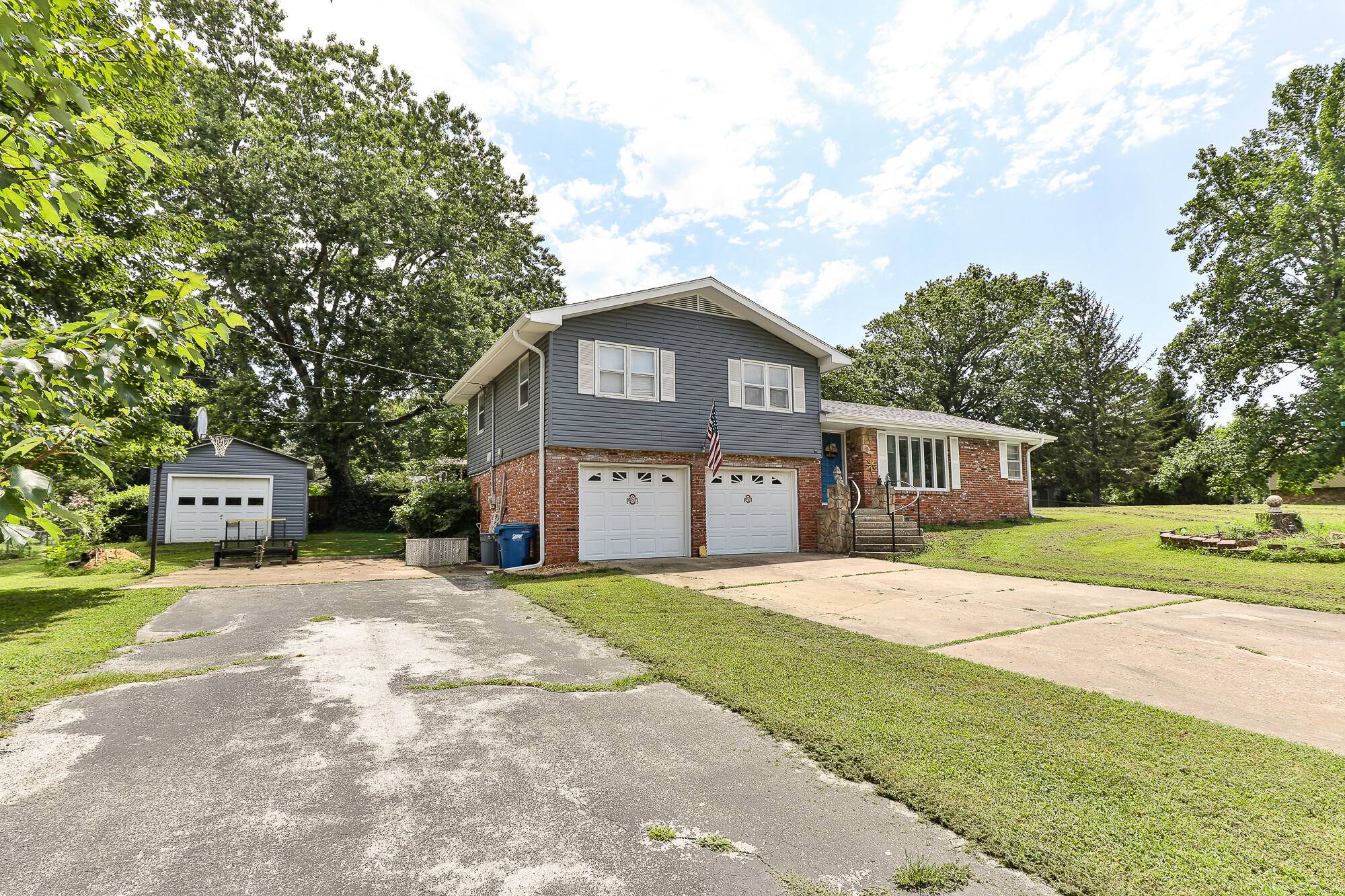 801 E Diane ST, Ozark, MO 65721