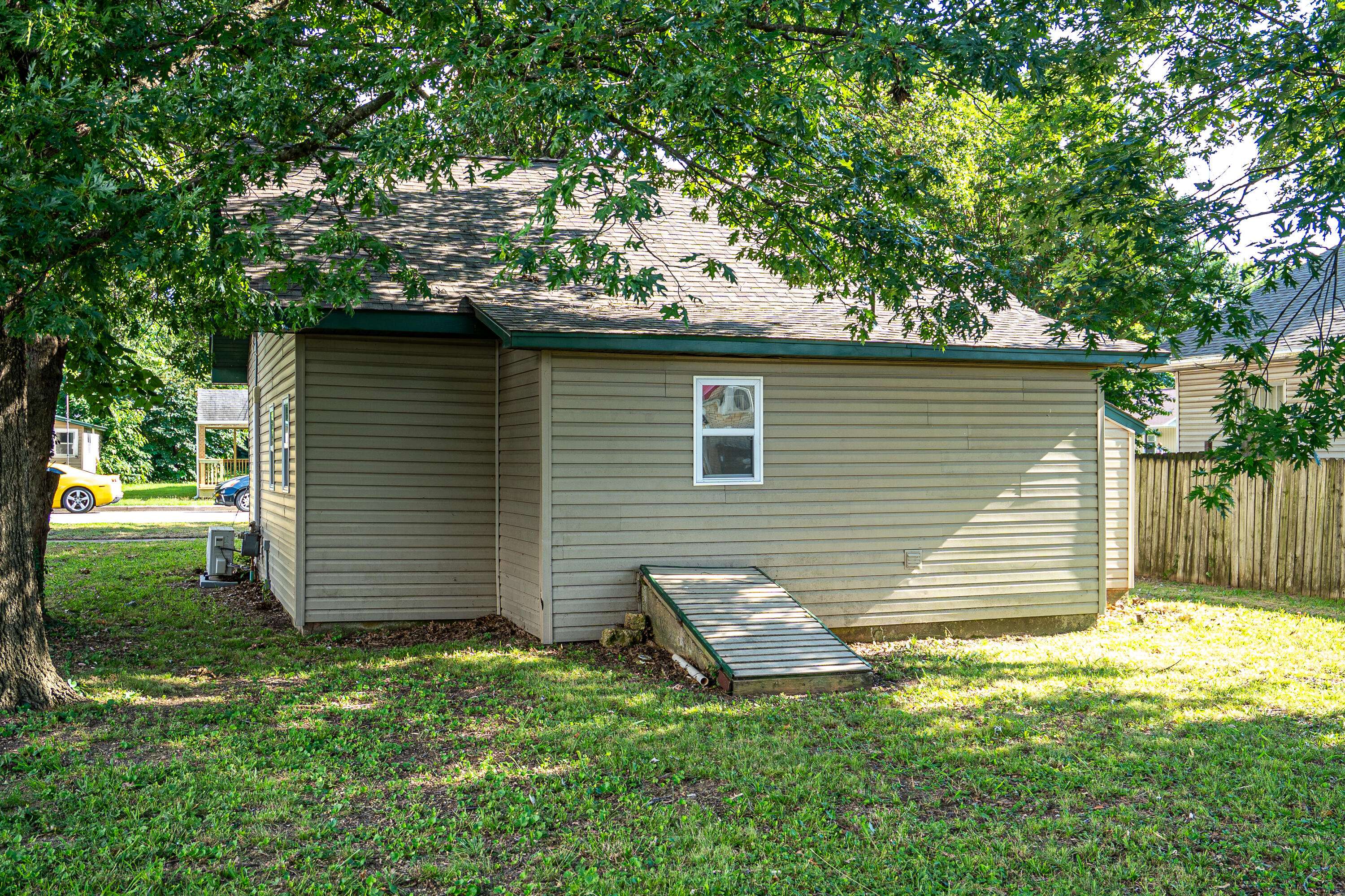 1009 W Cass AVE, West Plains, MO 65775