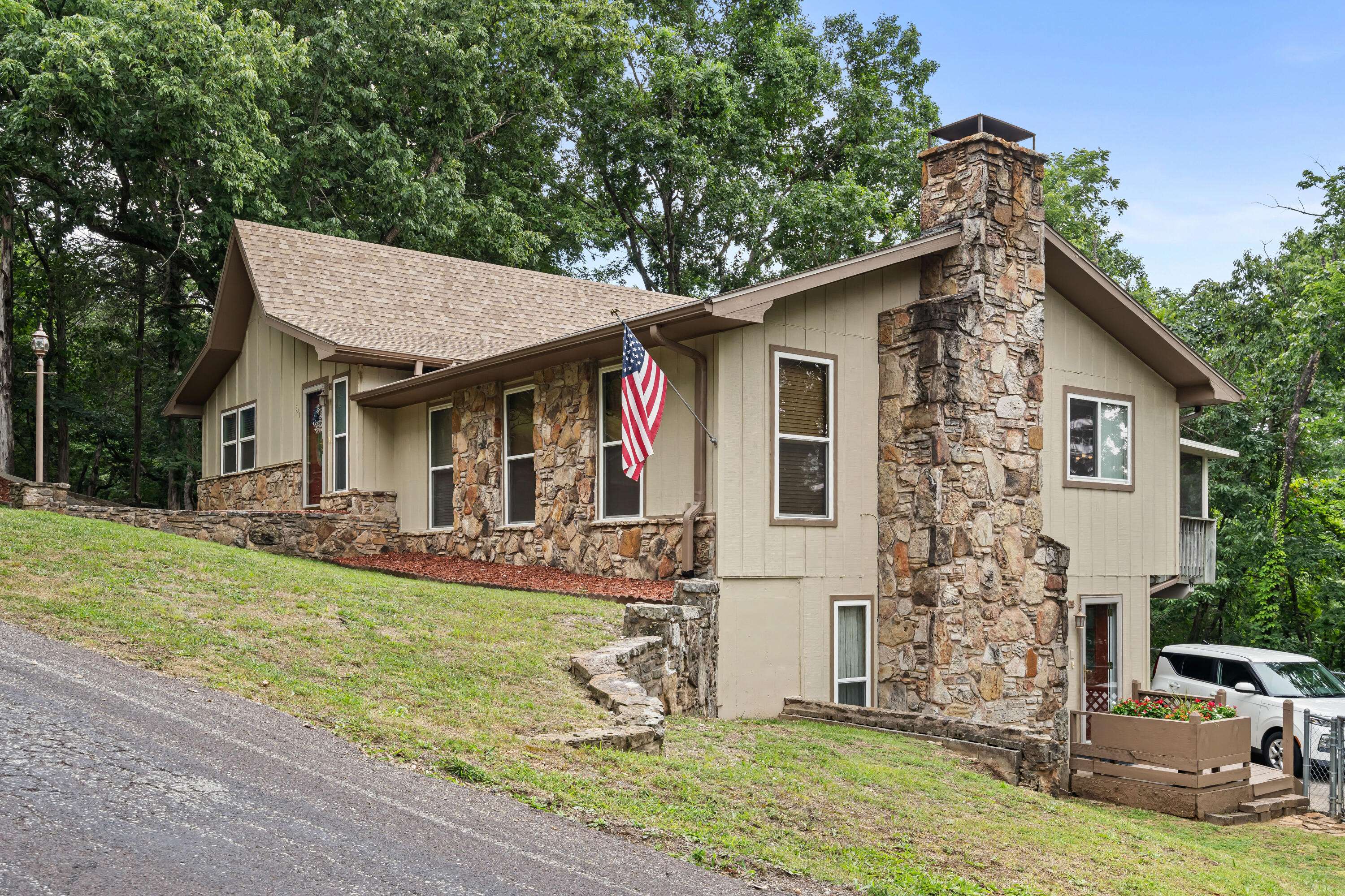 341 River DR, Branson, MO 65616